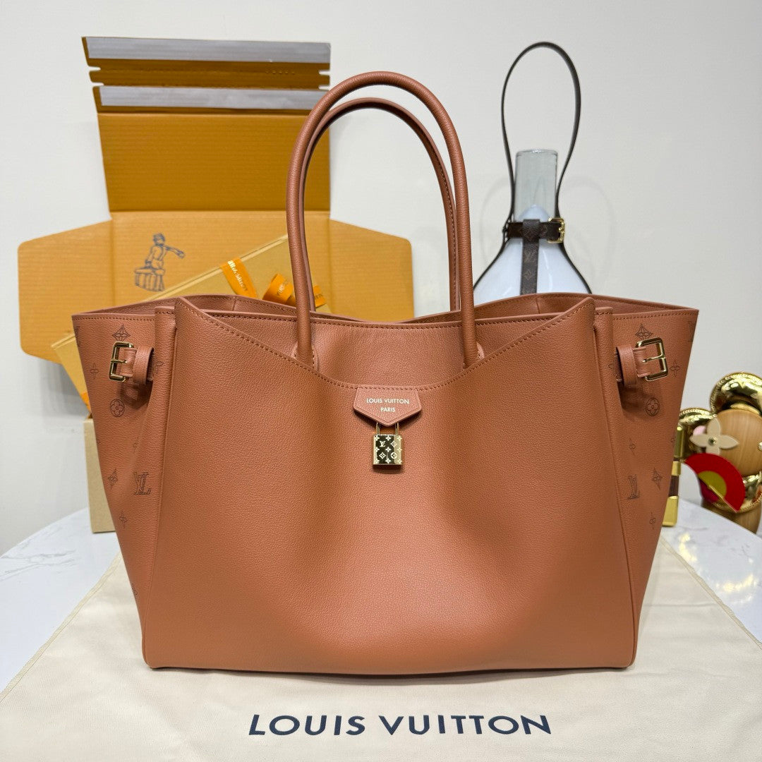 Louis Vuitton Vendôme Medium Handbag Vendome  M26501 Brown M26338 Black Chip Monogram Engraved Padlock Fashionable Modern Clutch Tote Crossbody Bag #195566