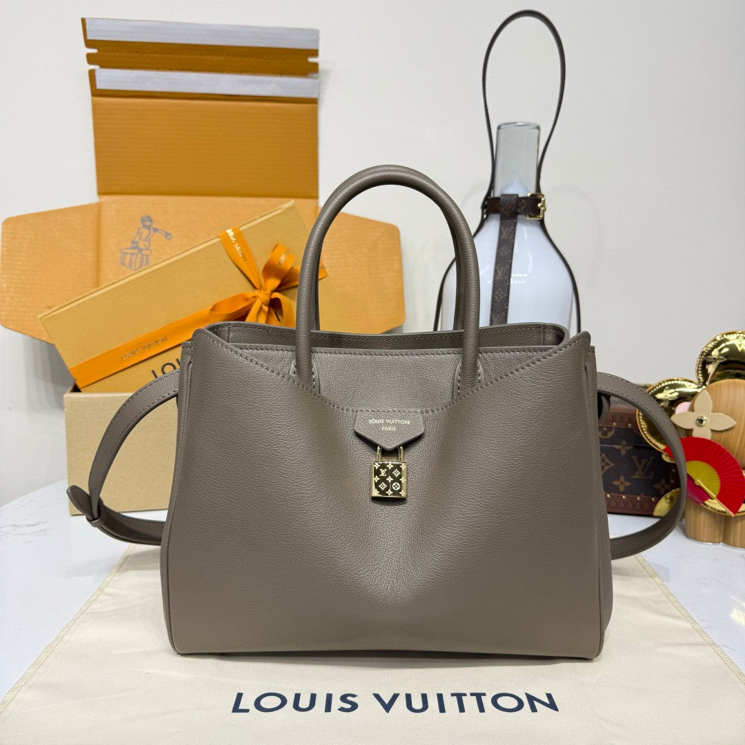 Louis Vuitton Vendôme Small Handbag Vendome  M26502 Black M27040 Gray Chip Cowhide Leather Fashionable Modern Clutch Tote Crossbody Bag Bags #195567