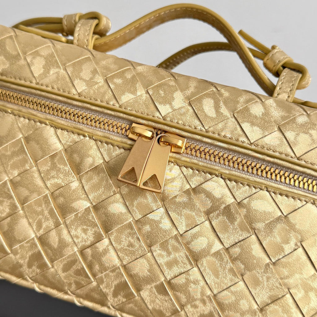 Bottega Veneta Women's New Woven Zipper Crossbody Bag Makeup Bags #195271