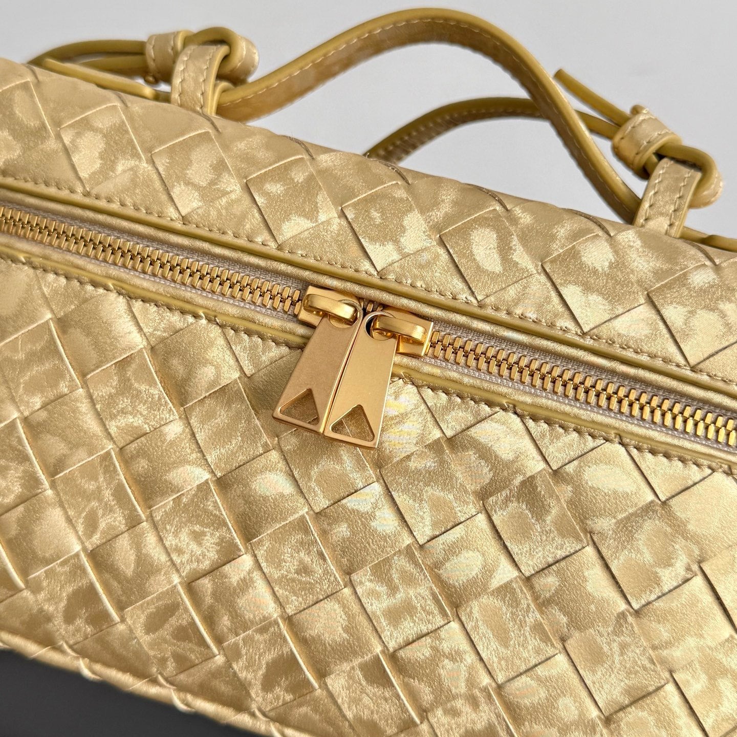 Bottega Veneta Women's New Woven Zipper Crossbody Bag Makeup Bags #195271