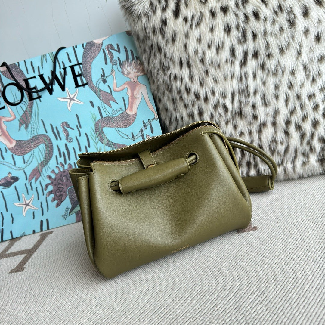 Loewe Madrid Women's Solid Color Letter Logo Gold Hardware Cowhide Handbag Shoulder Bag Bags #77356