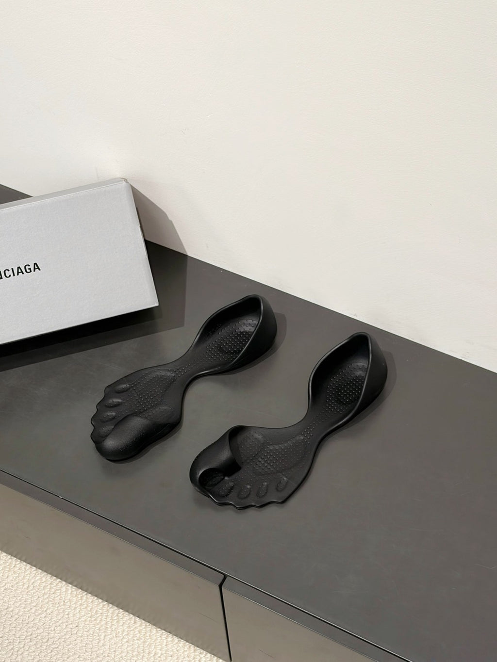 BALENCIAGA Men's Zero Sneaker #378593