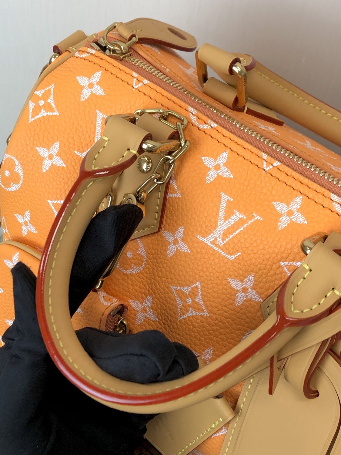 Louis Vuitton Women's Fashion Classic Cream Orange Logo Zipper Closure Leather Shoulder Bag Handbags In Small Medium And Large Sizes Crossbody Bag Bags #78653