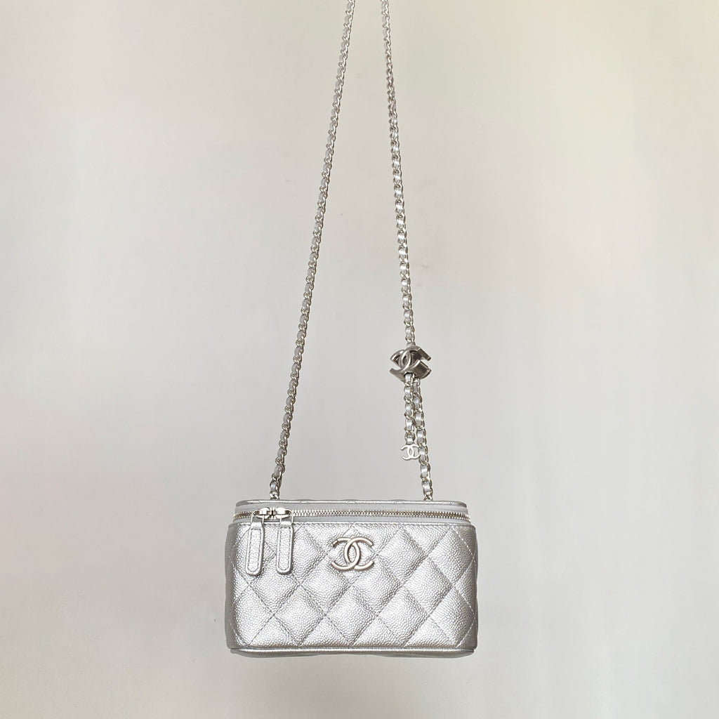 Chanel Women's Retro Vanity Series Solid Color Double C Adjustable Buckle Plaid Leather Shoulder Crossbody Casual Cosmetic Bag Bags #77857