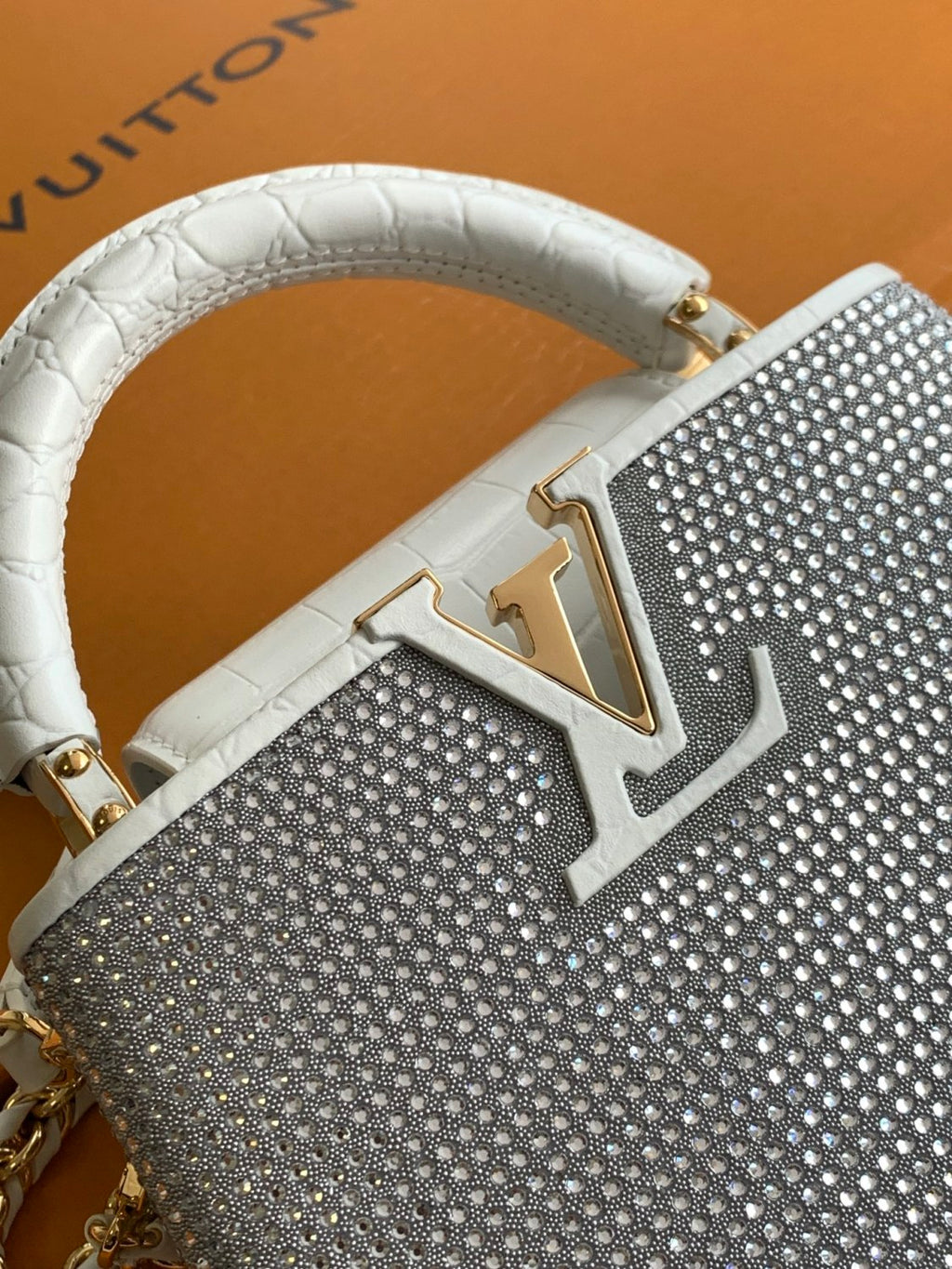 Louis Vuitton Women's Fashion Classic Crocodile Patterned Handbag With Hand Embedded Diamond Logo Letter Badge Dual-strap Tote Crossbody Bag Shoulder White Bag Bags #79287