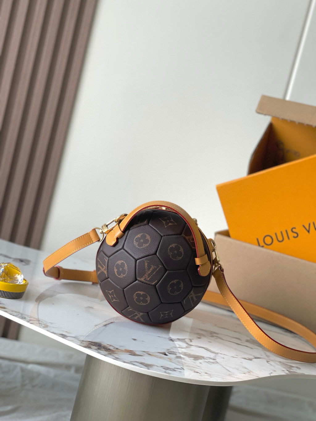 Louis Vuitton SOCCER BALL Women's And Men's Solid Color Classic Print Logo Soccer Bag With Zipper Closure. Cowhide Leather. Shoulder Bag. Crossbody Handbag Bags #78148