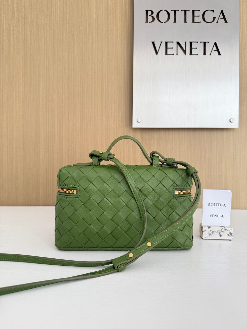 Bottega Veneta Bang Bang Women's Gold Accessories Zipper Closure Solid Color Calfskin Shoulder Crossbody Handbag Bag Bags #76533