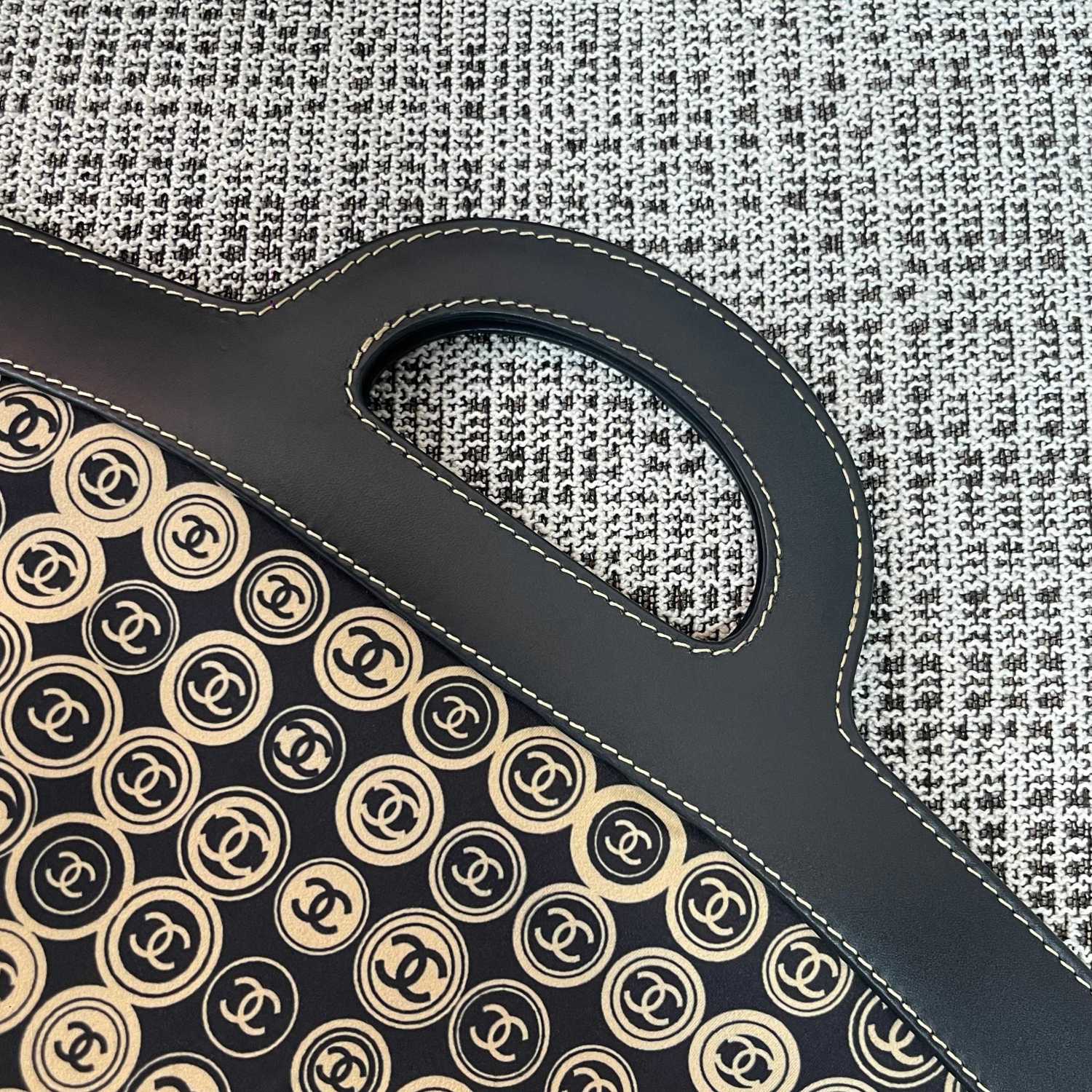 Chanel Women's Vintage Coin Clutch Bag Fashionable Luxurious Exquisite. Elegant Large Bag & Document Case Bags #81872A