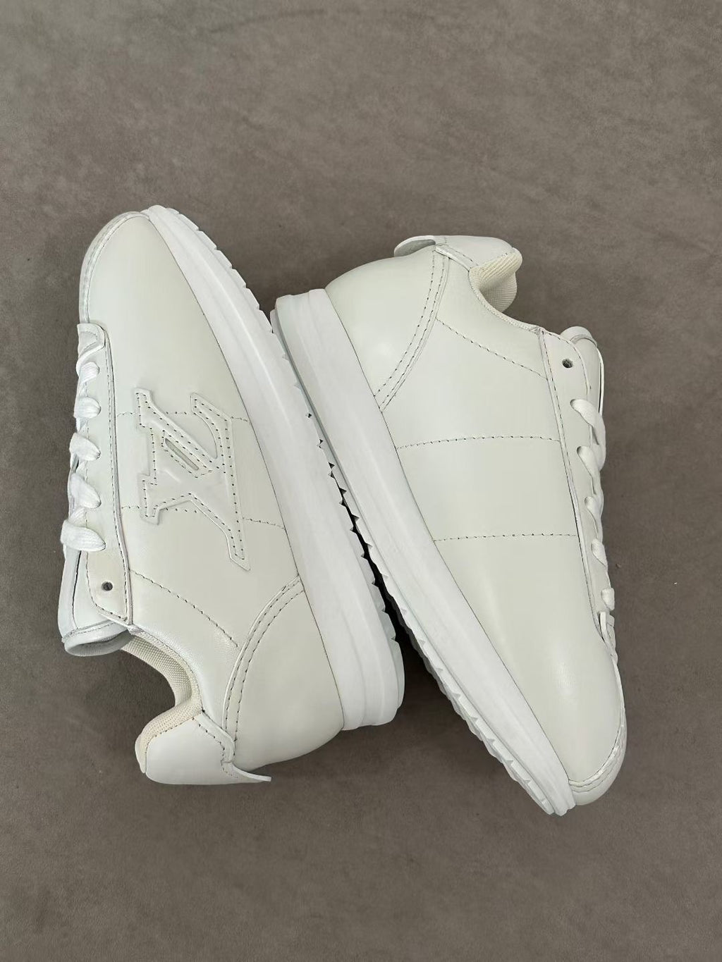 Louis Vuitton LV BUTTERSOFT Men's And Women's Spring/Fall Fashion Casual Round Toe Lace Up Leather Embossed Low Top Sneakers Shoes #78571