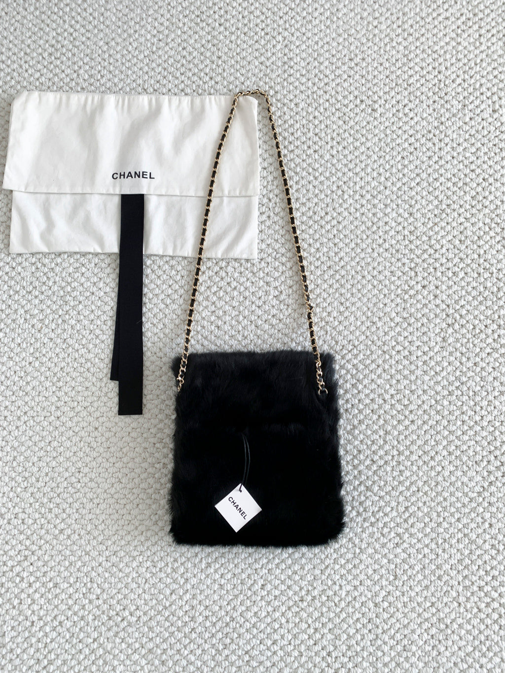 Chanel Autumn/winter Plush Chain Crossbody Bag With Double C Logo Stylish And Trendy Exquisite Handbag In Black And White #192905