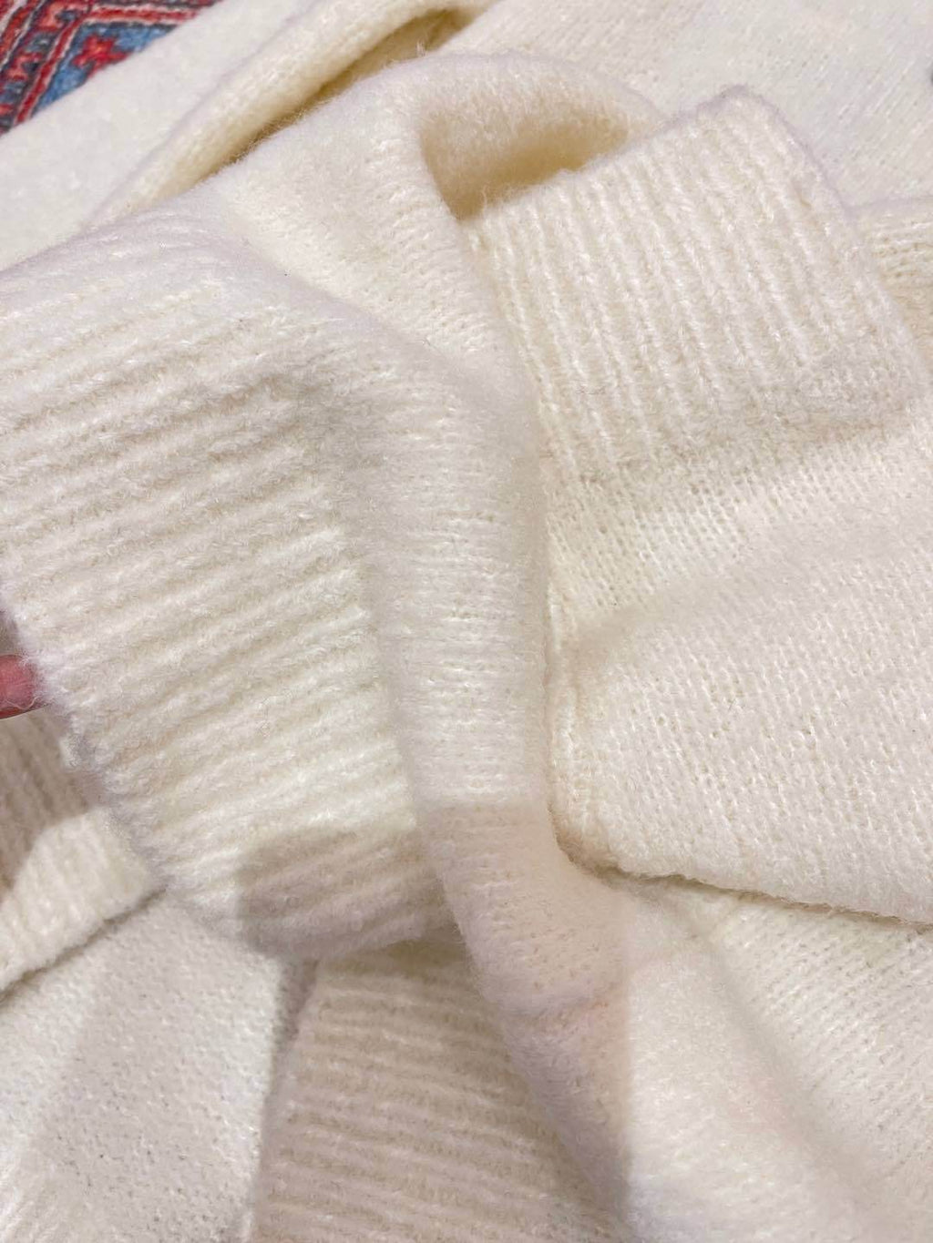 Louis Vuitton Women's Spring and Autumn Solid Color Letter Applique Crew Neck Knitted Sweater #75121