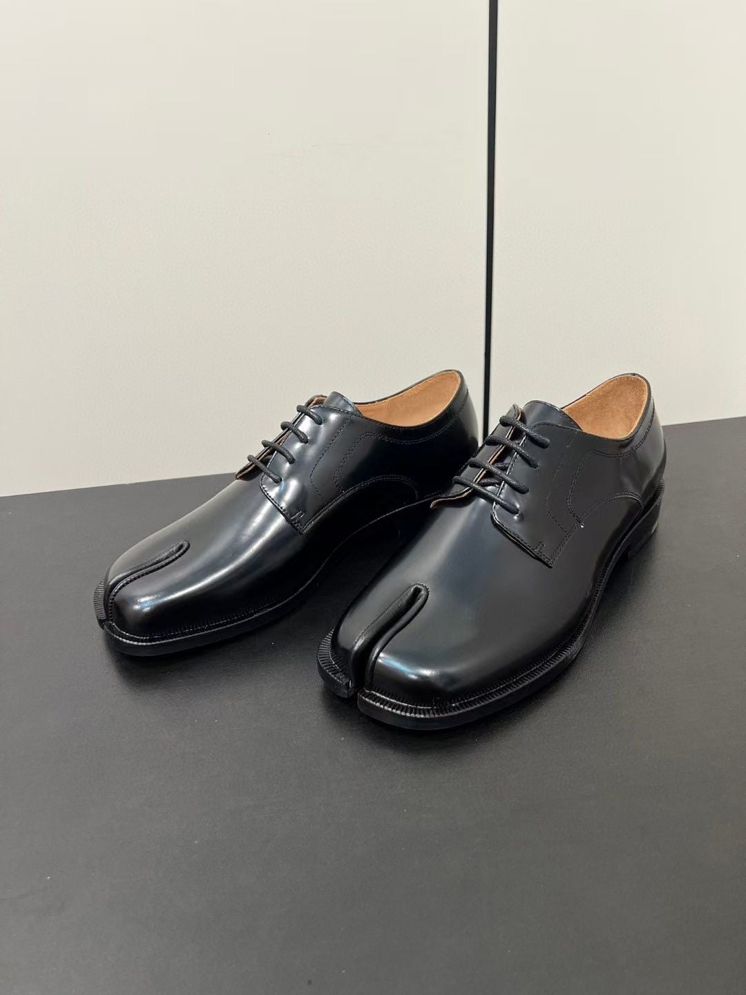 Maison Margiela Tabi Lace-ups Women's Men's Fall And Winter Luxury Black Leather Lace-up Casual Shoes Matte Glossy Leather Low-heeled Leather Shoes #816719