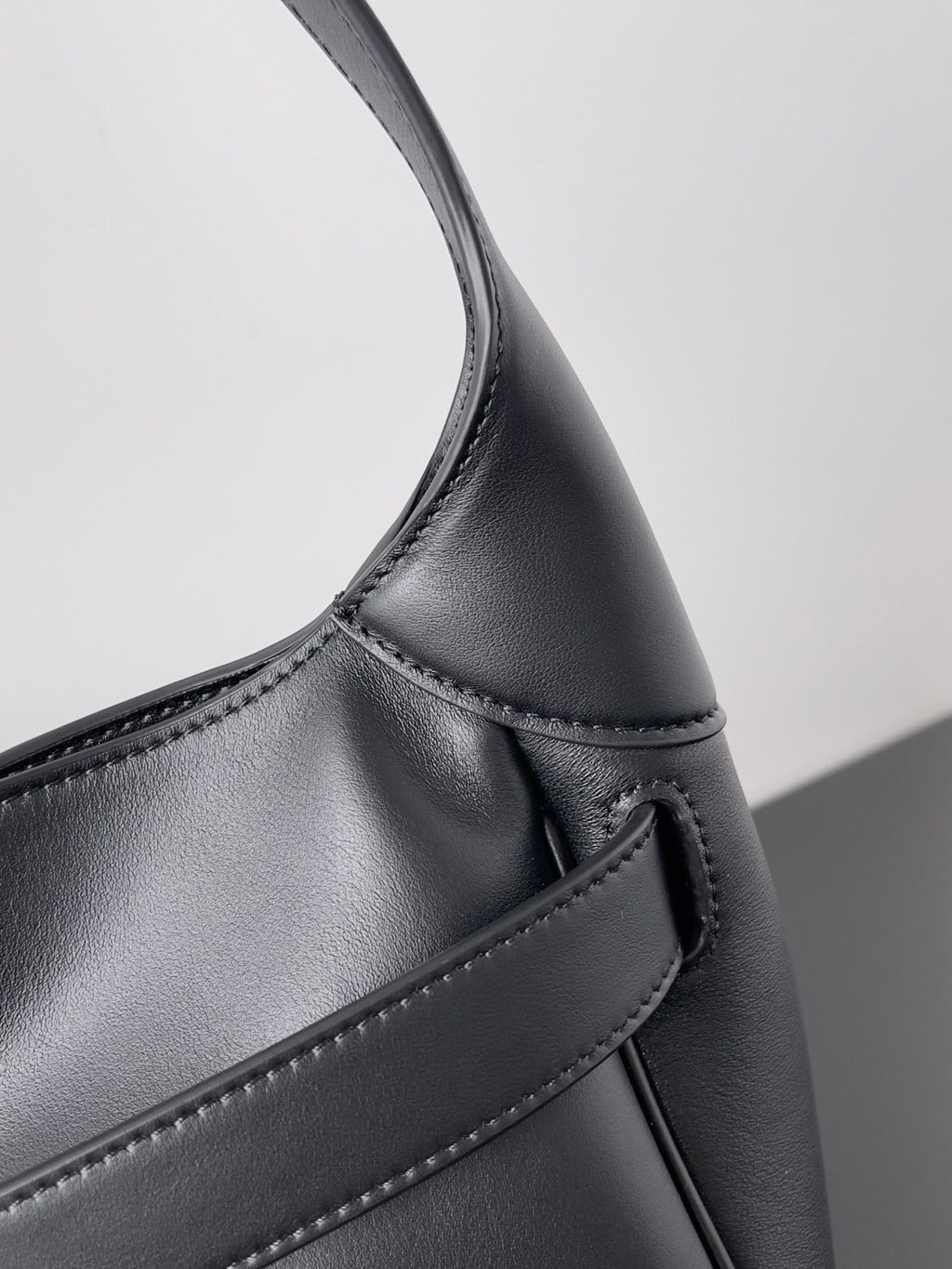 Balenciaga Women's Bel Air Series Leather Shoulder Bag Small Solid Color Tote Bag Bags 8106802ABAV1000 Ngvp #9929