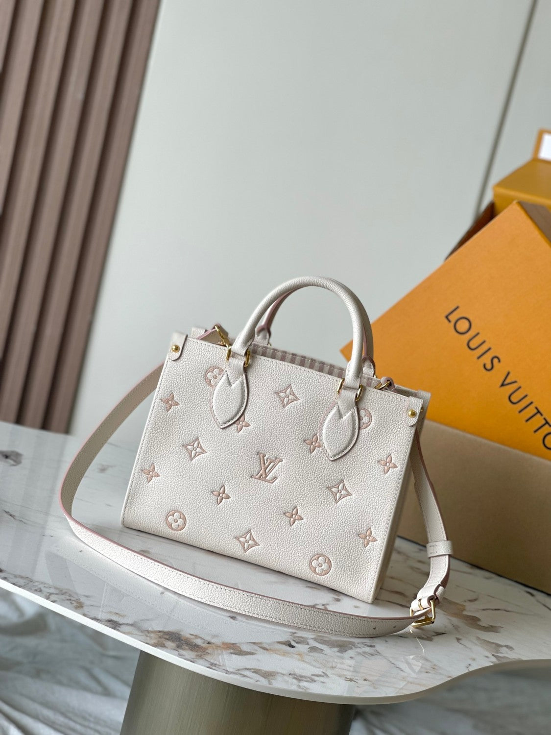 Louis Vuitton ONTHEGO Women's Letter Logo Printed Leather Tote Bag Shopper Tote Handbags Bags #77454