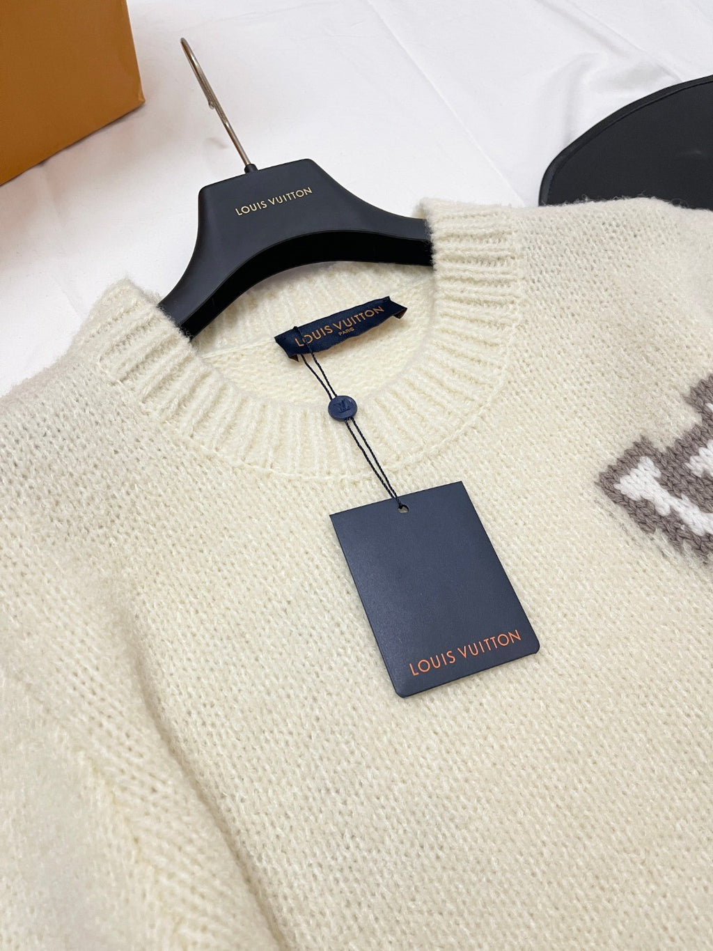 Louis Vuitton Women's Spring and Autumn Solid Color Letter Applique Crew Neck Knitted Sweater #74948