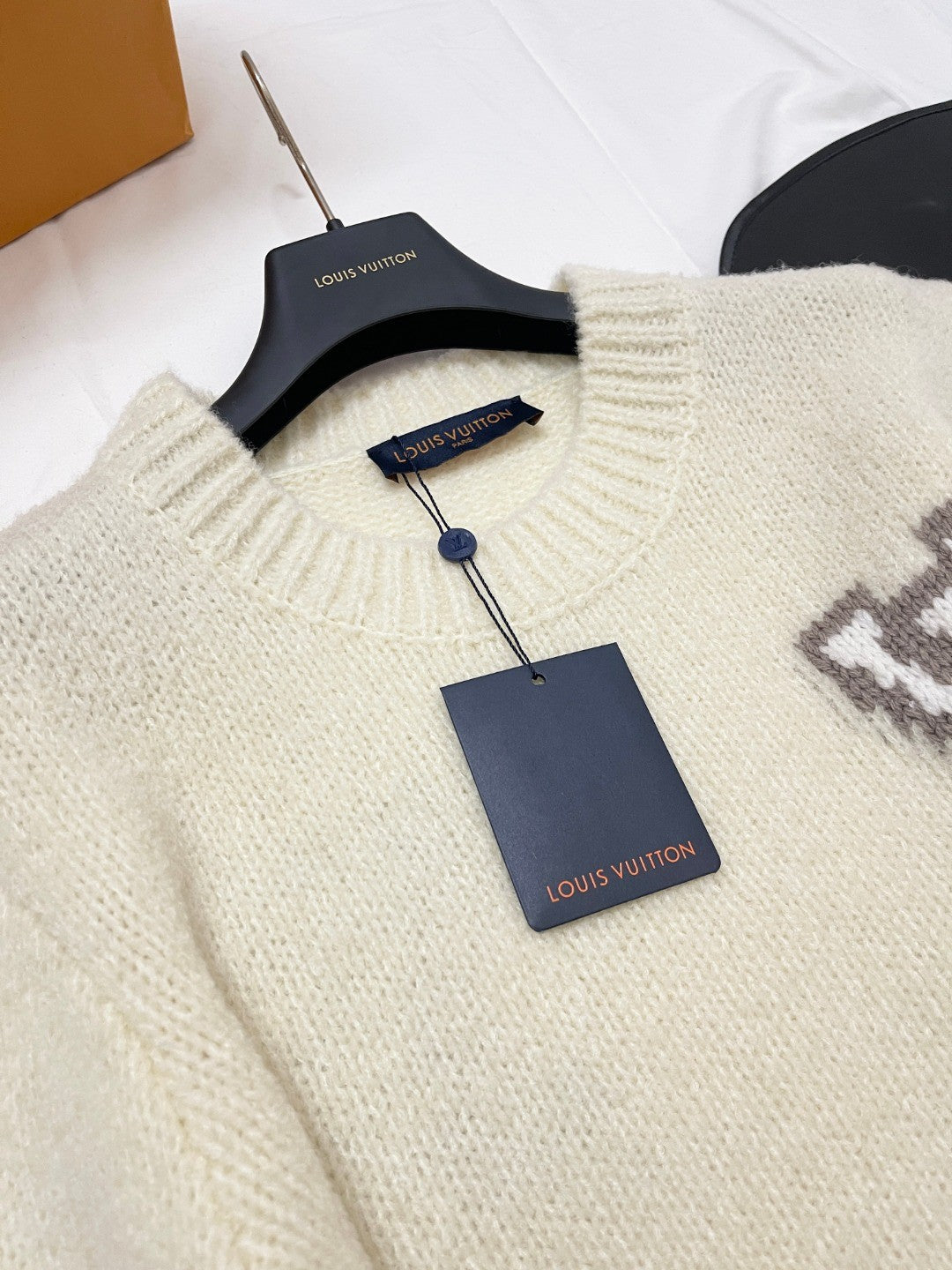 Louis Vuitton Women's Spring and Autumn Solid Color Letter Applique Crew Neck Knitted Sweater #74948