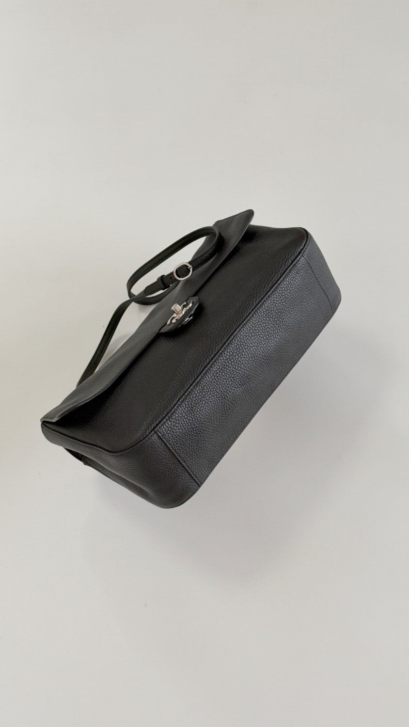 CHANEL Maxi Flapbag Grained Calfskin Silver Metal Black #378545