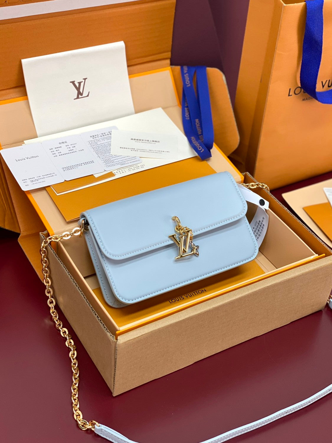 Louis Vuitton WALLET ON CHAIN LV BLOOM Women's Solid Color Metal Chain Shoulder Strap Cowhide Leather Handbag Single Shoulder Crossbody Bag Bags #77333