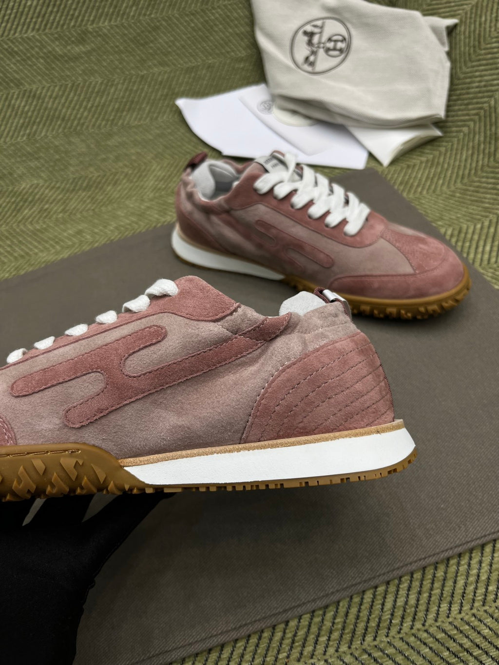 Hermes Women's Four Seasons Low Round Toe Lace Up Casual Shoes Solid Color Leather Jet Sneakers #81318