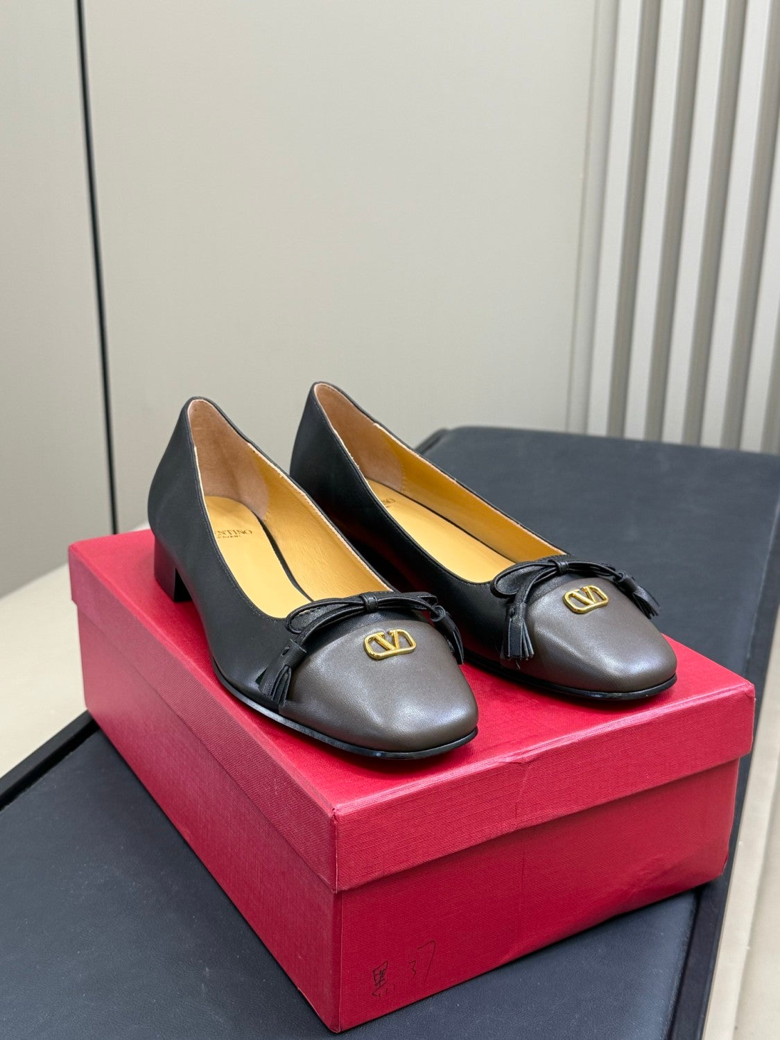 Valentino Garavani Valet Du Roi Leather Ballet Flats #336898