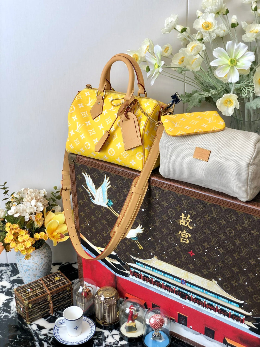 Louis Vuitton Women's Fashion Classic Yellow Logo Zipper Closure Leather Shoulder Bag Handbags In Small Medium And Large Sizes Crossbody Bag Bags #78662