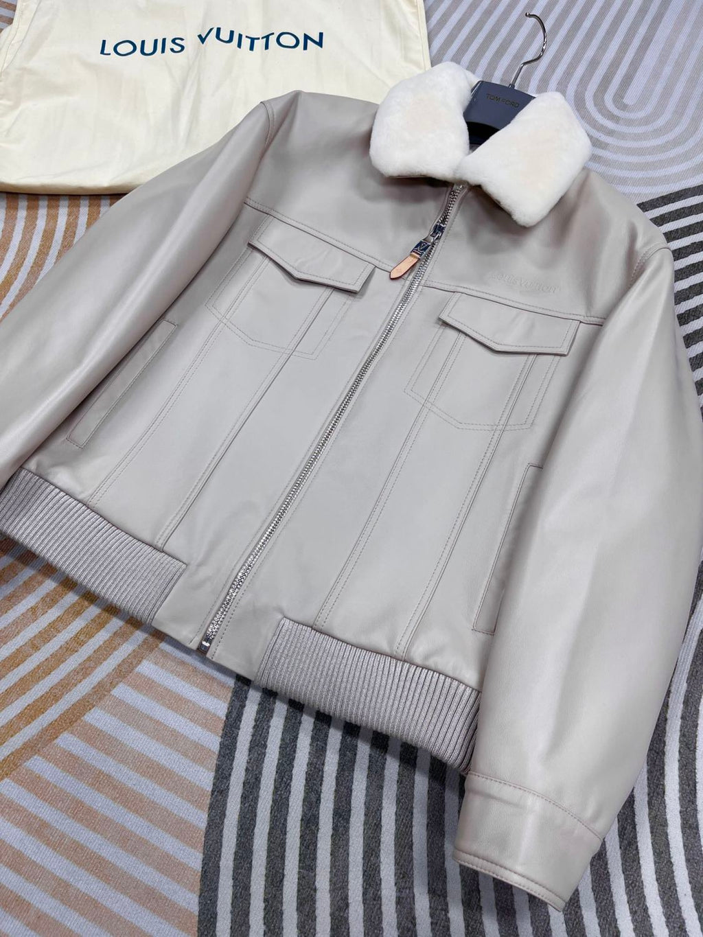 Louis Vuitton Men's Autumn and Winter Solid Color Fur Collar Sheepskin Zipper Long Sleeve Jacket #74719