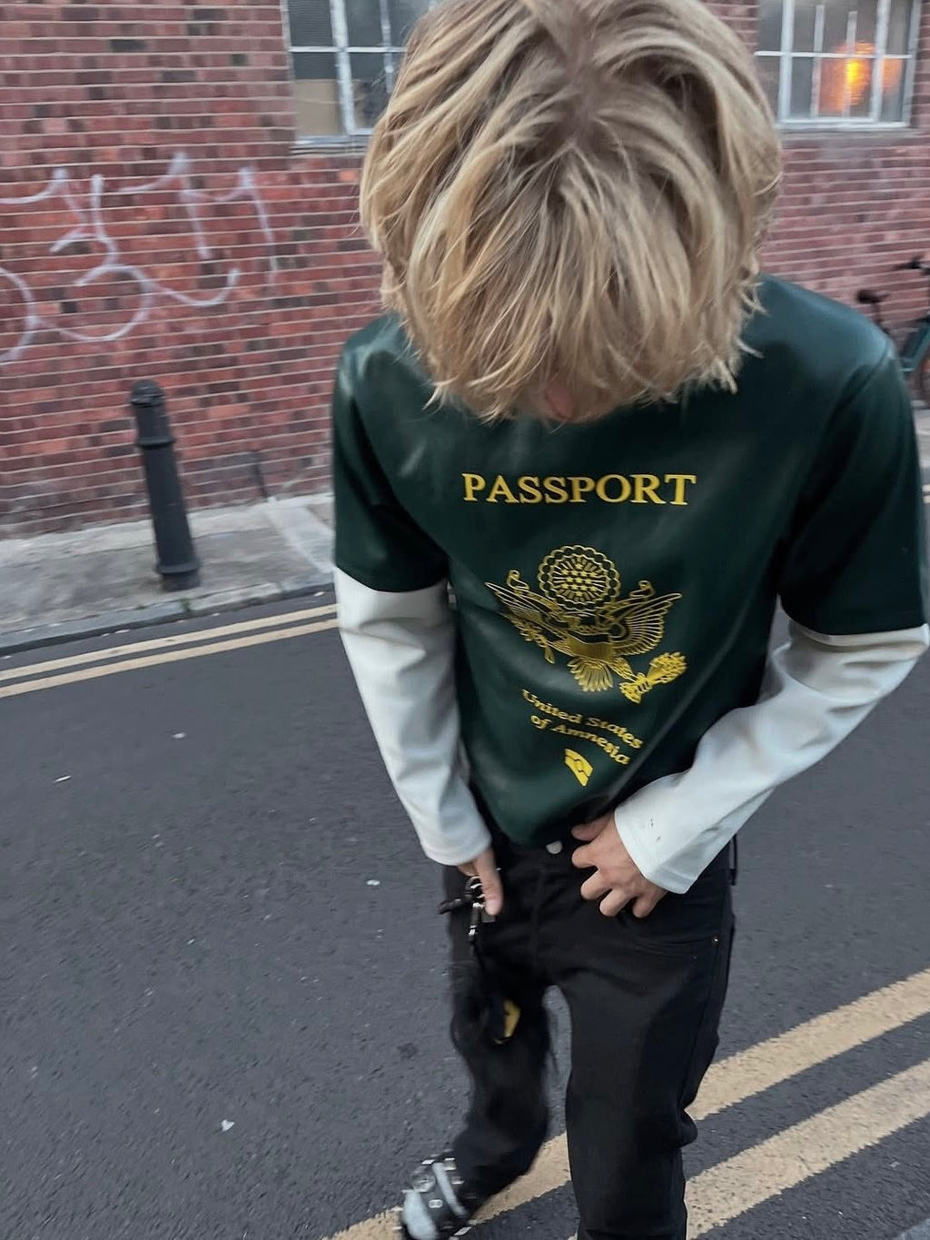 Mowalola Opium Passport Passport Fake Two Pu Leather Long Sleeve Central Cee Same Men Women Fashion High Street T-shirt Tops Ngvp #2238