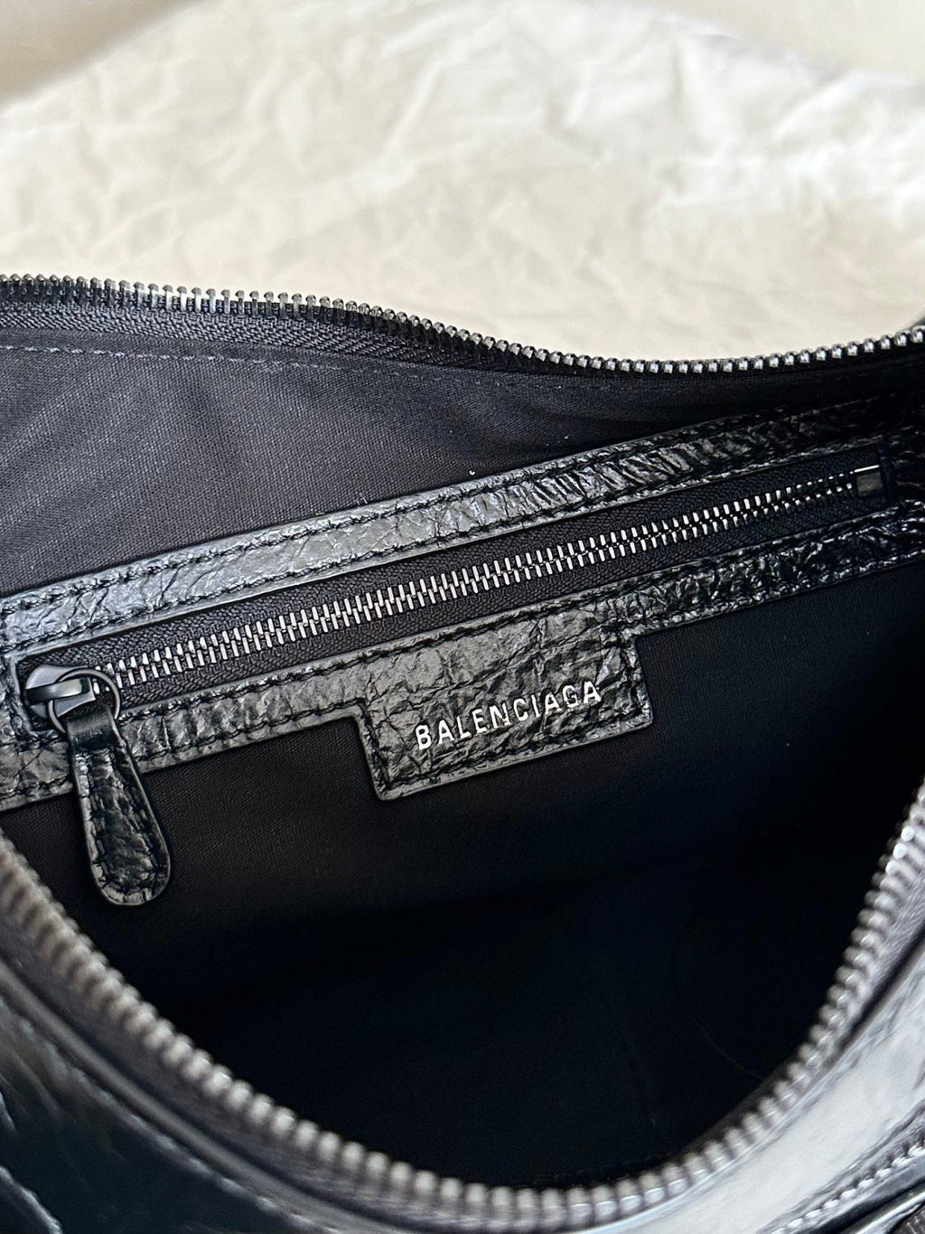 Balenciaga Le Cagole rivet silver buckle fine grain sheep leather half-moon bag crescent bag dumpling bag motorcycle bag armpit bag crossbody bag shoulder bag women's black #332101