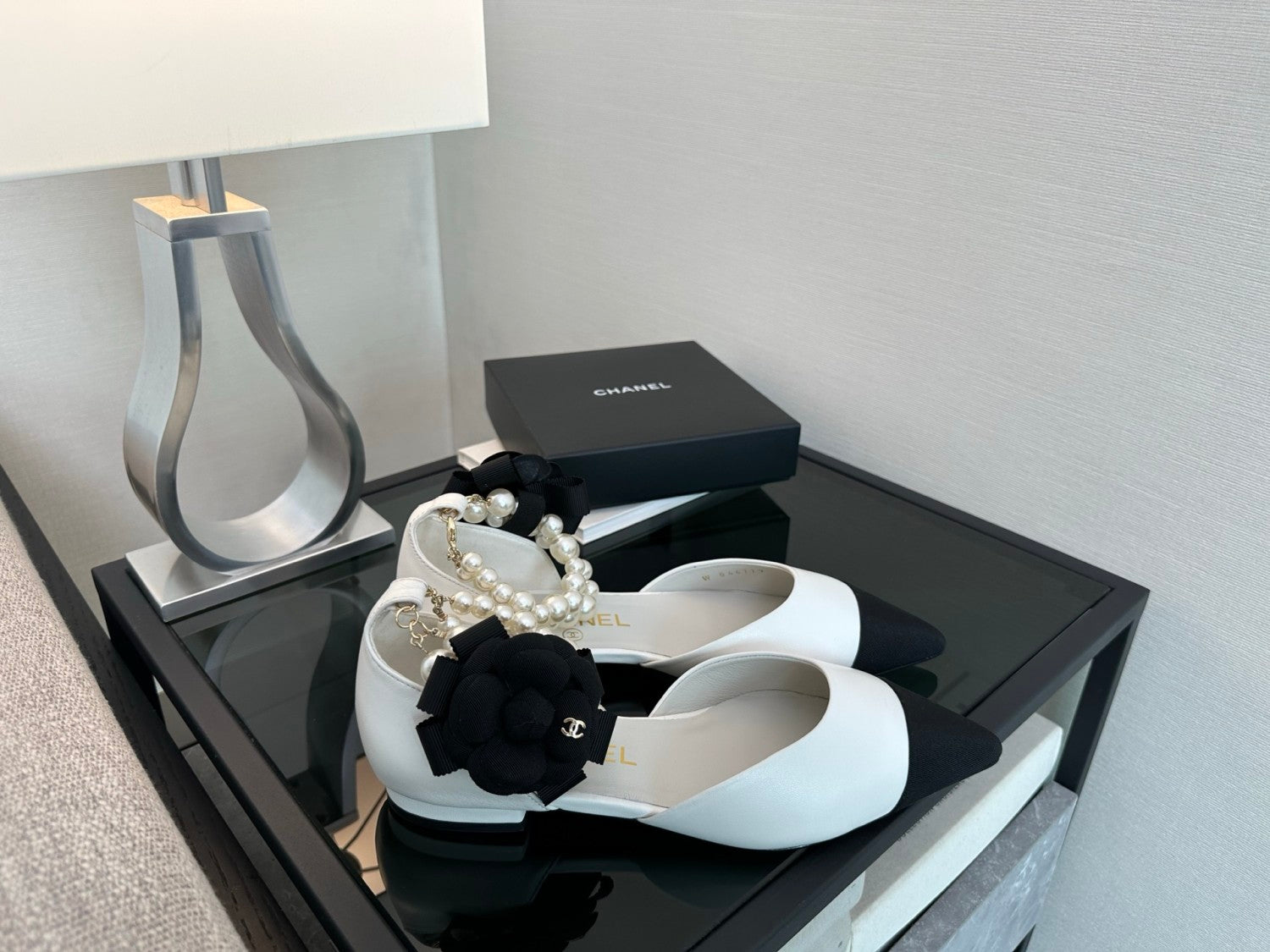 Chanel 25K Genuine Leather Pointed Toe Flat Shoes Pearl Chain Fashionable and Comfortable Color Block Women's Shoes #332404