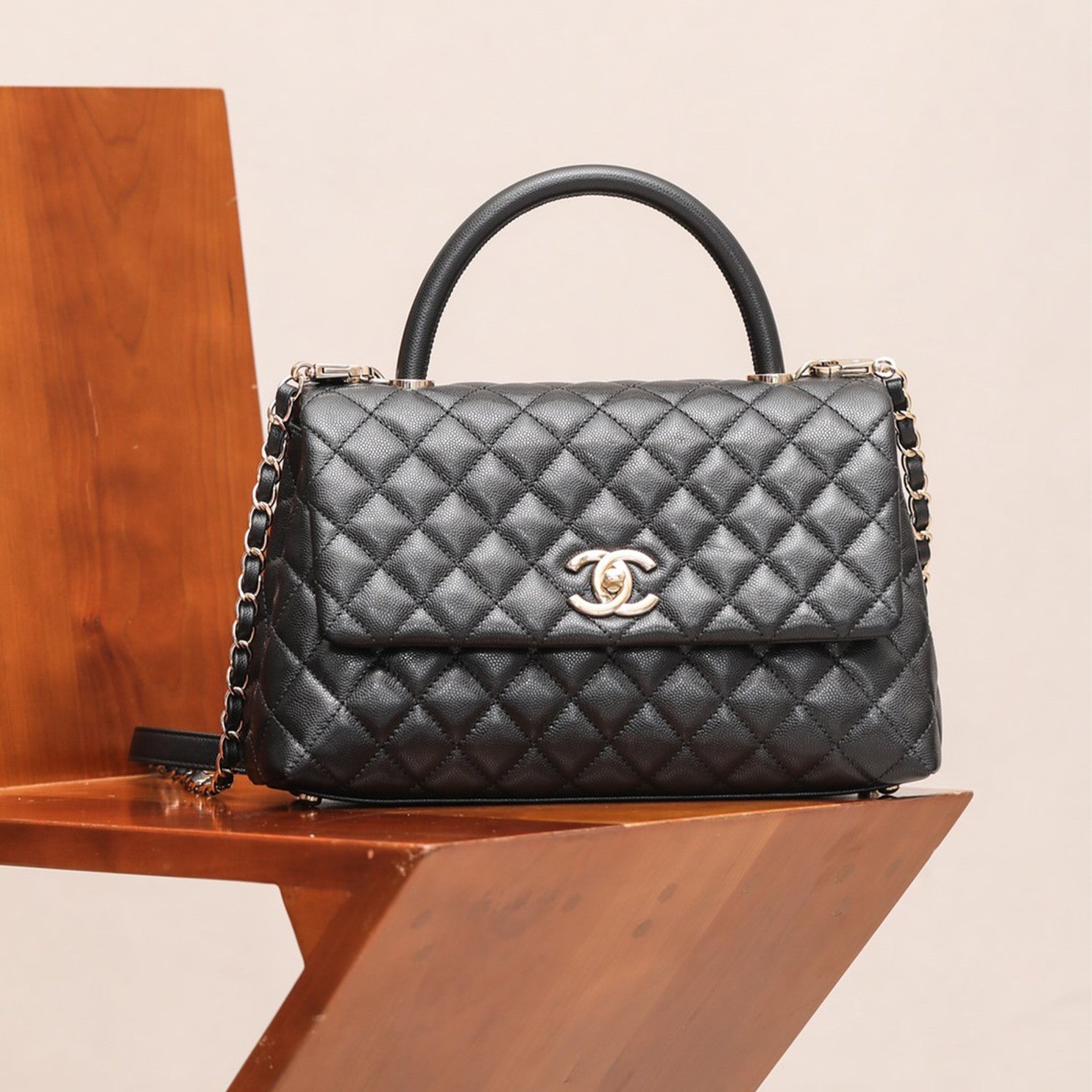 Chanel COCO Handle 16 Classic Logo Black Gold Leather Caviar Chain Shoulder Crossbody Mini Small Medium Women's Spring Summer Black Bag Bags #81386