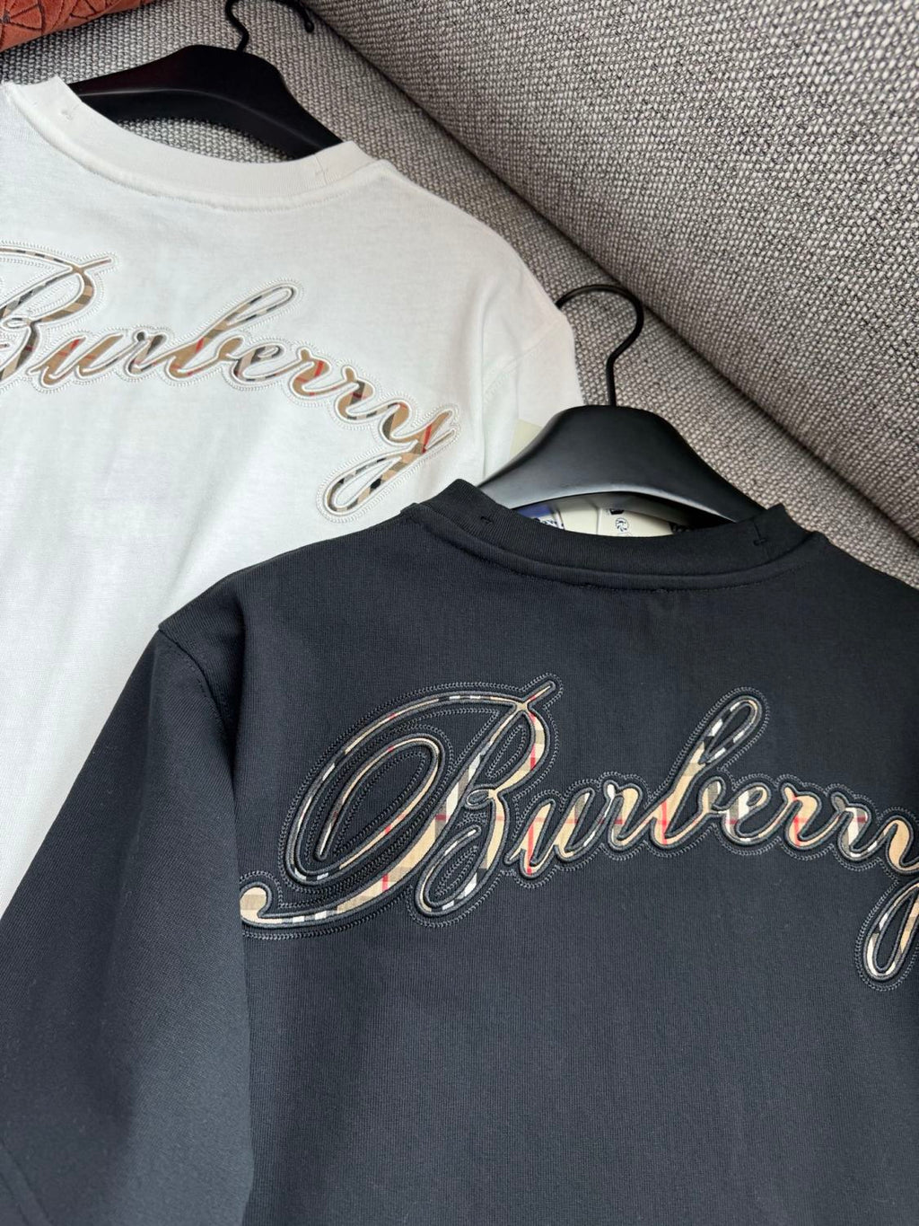 Burberry 26ss Men's and Women's Artistic Font Logo Embroidered T-shirt #333415
