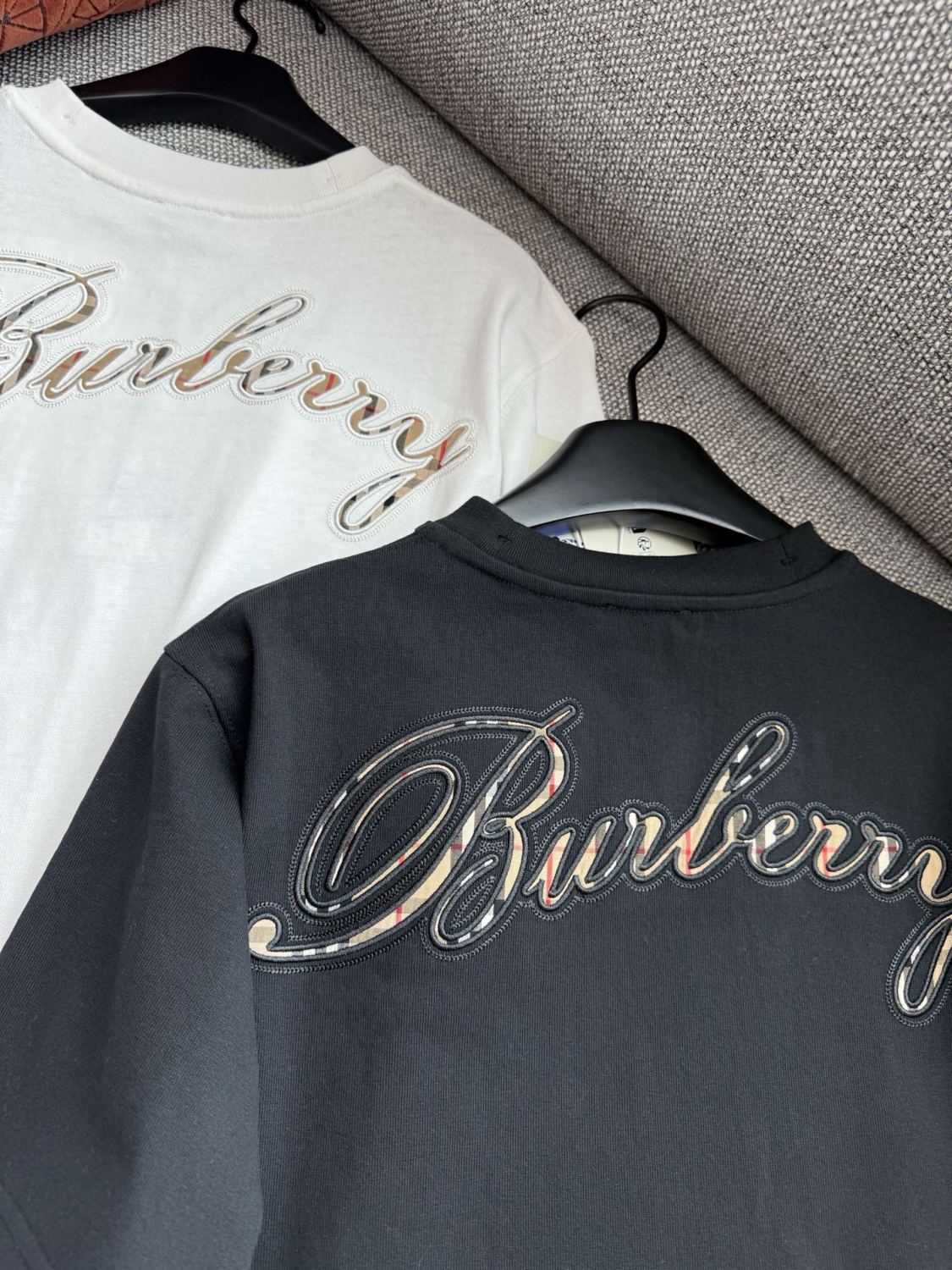 Burberry 26ss Men's and Women's Artistic Font Logo Embroidered T-shirt #333415