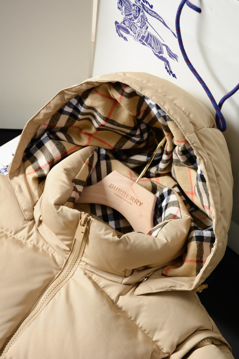 Burberry Detachable Sleeve Puffer Jacket in Flax Men's Nylon #335005
