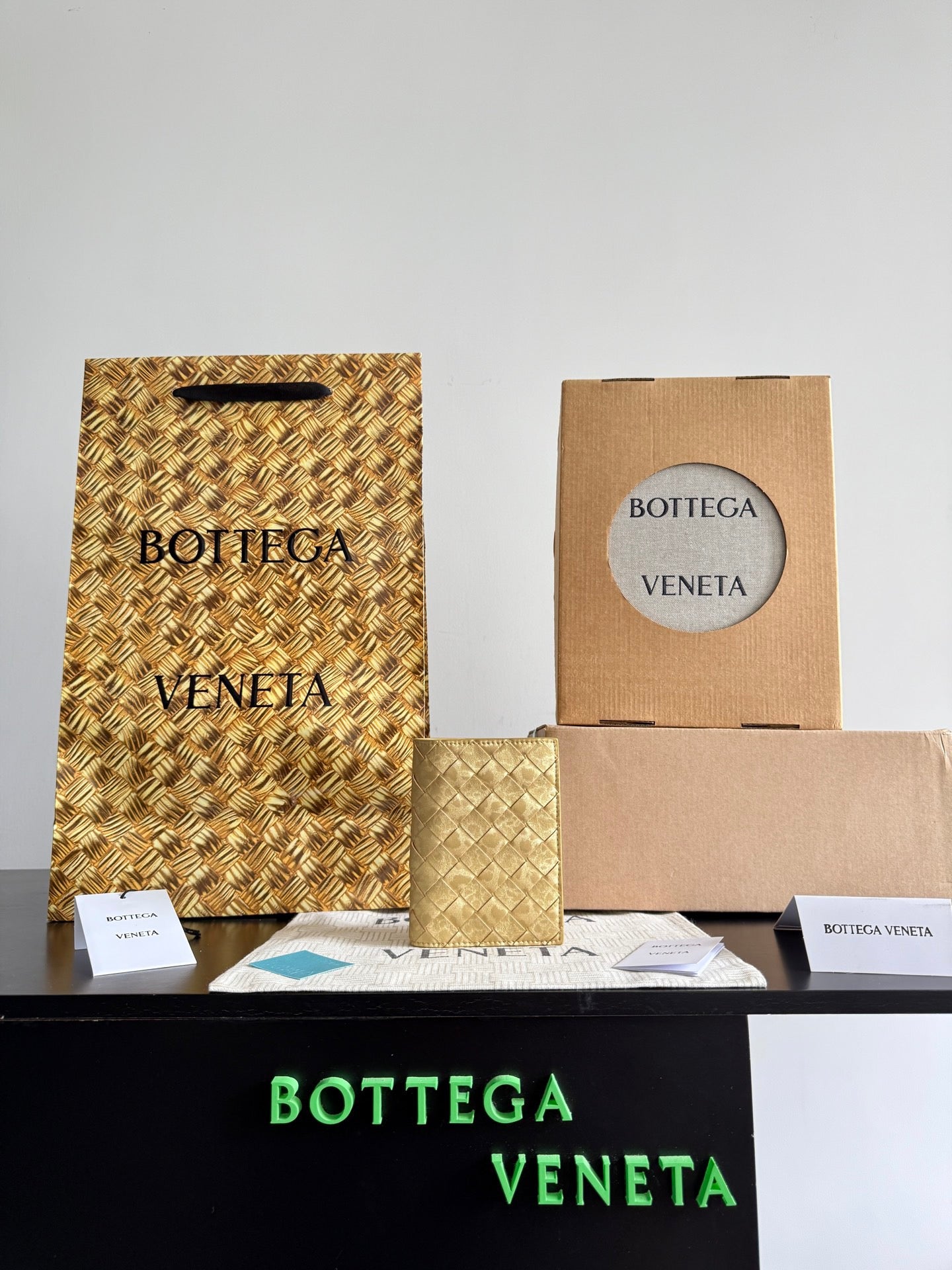 Bottega Veneta 26SS New Woven Folding Style Passport Clip Wallet Bag # 195273