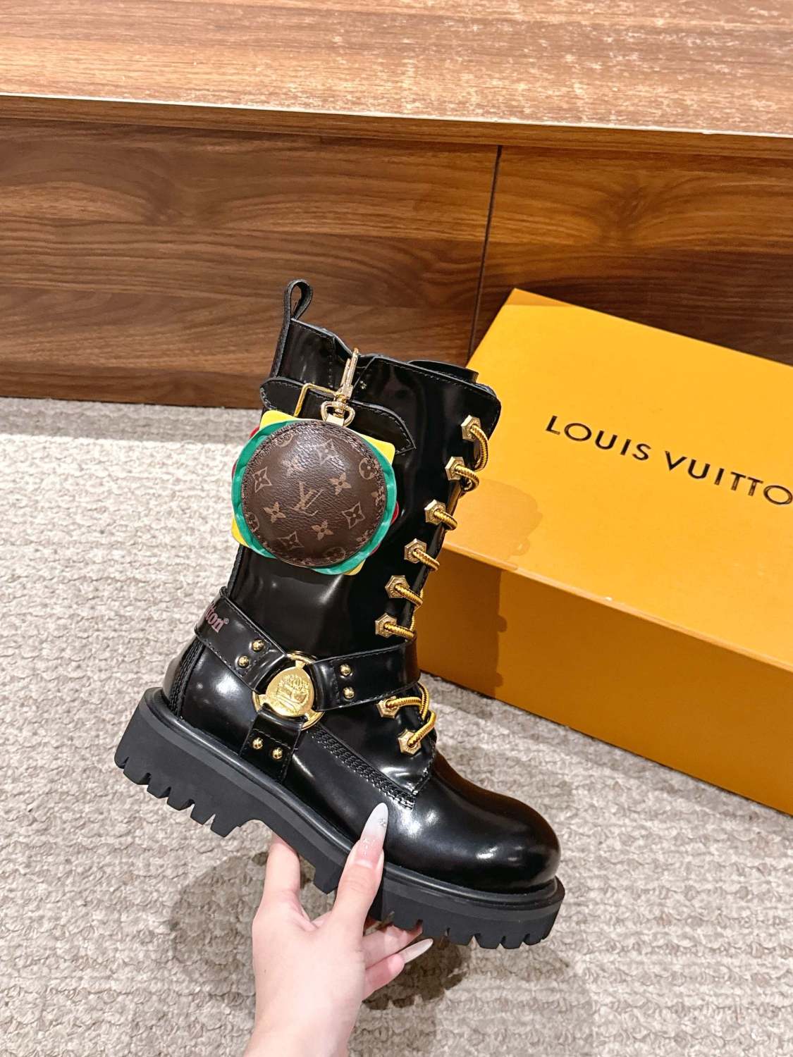 Louis Vuitton x Timberland Men's & Women's Casual Solid-Color Glossy/Matte Leather Mid-Calf Biker Boots With Laces & Zipper. Fall/Winter Flat Boots With Hamburger Bag Detail Shoes Ngvp #2536