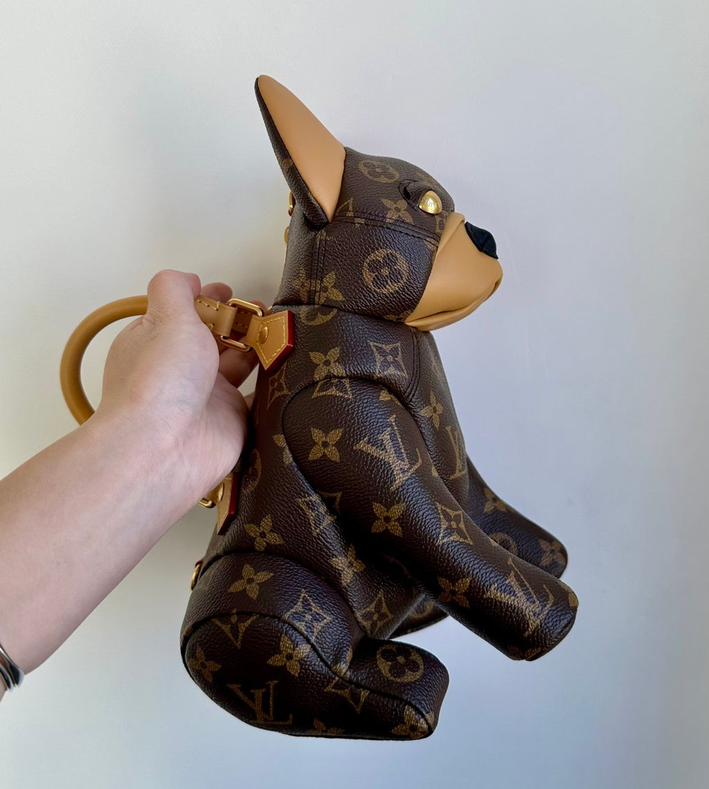 Louis Vuitton 25ss Pooch Bag French Bulldog-shaped design with zip closure Monogram coated canvas shoulderhandbag brown perfect for everyday casual wear #194816