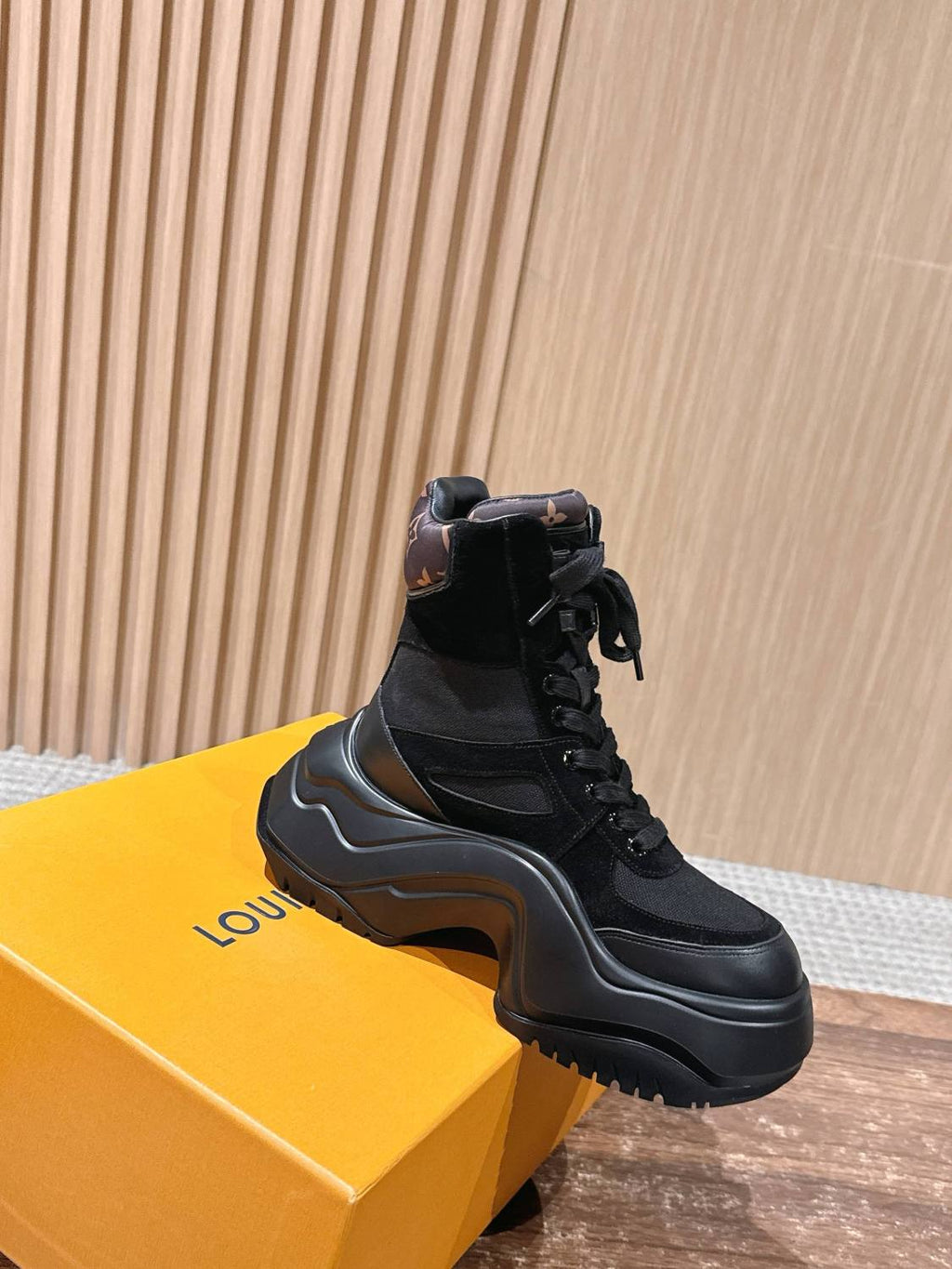 Louis Vuitton Archlight Women's Leather Lace-Up Fashion Ankle Boots Fall/Winter Solid Color Round Toe Chunky Sole Chelsea Boots Casual Shoes with 6cm Heel Height #81734