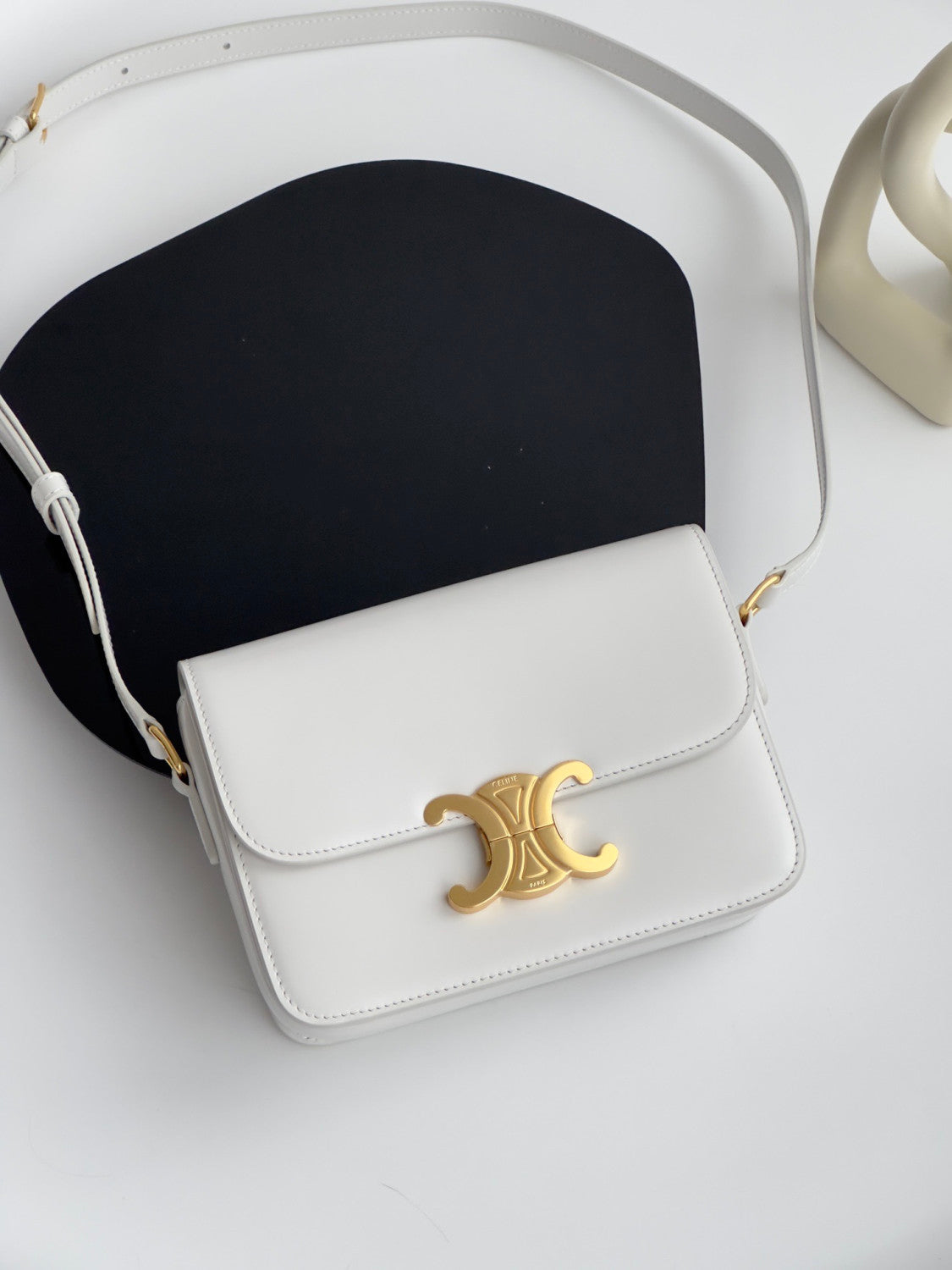 Celine Triomphe Medium Classic Premium Vintage-style Metallic Gold Logo Accent Leather Solid-colour Handbag Bag Lady Bags #196193