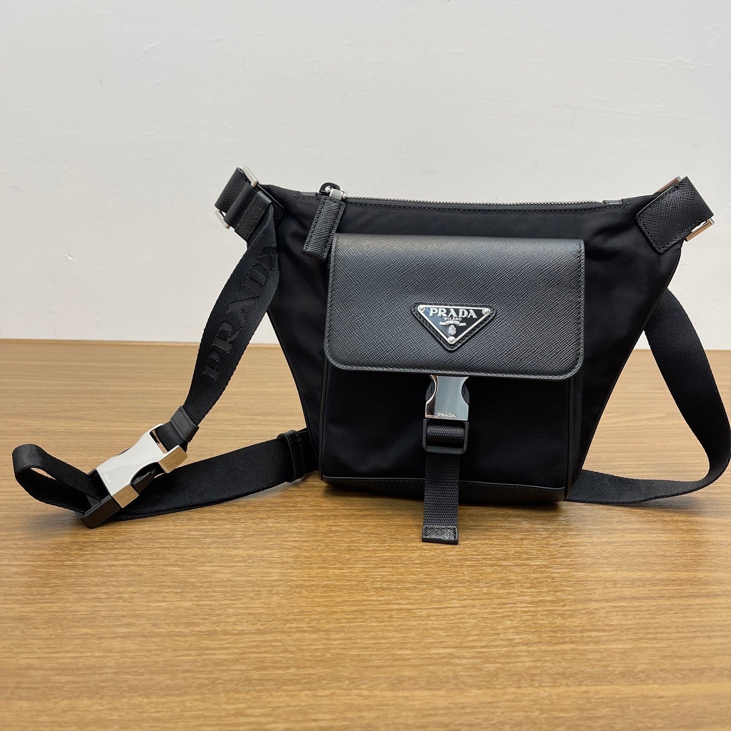Prada Nfc Chip-equipped Waterproof Canvas Men's Crossbody Chest Bag Stylish Sophisticated Workwear-style Black Buckle Bags #195651
