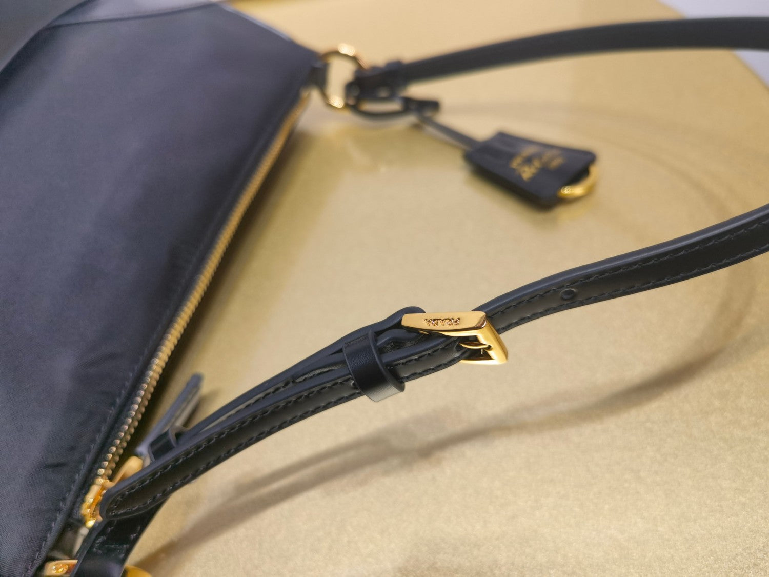 Prada Re-Edition 2002 Women's Solid Color Re-Nylon And Brushed Leather Shoulder Bag Bags #77949