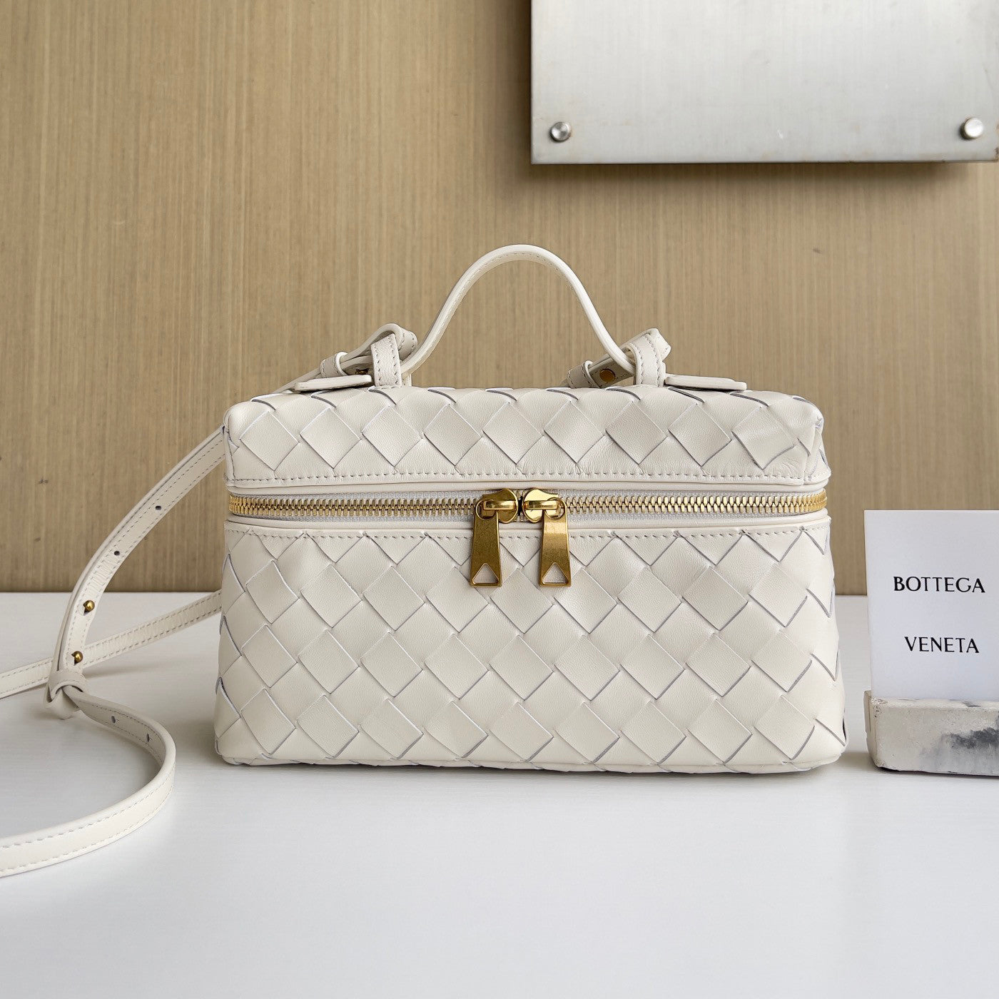 Bottega Veneta Bang Bang Women's Gold Accessories Zipper Closure Solid Color Calfskin Shoulder Crossbody Handbag Bag Bags #76533