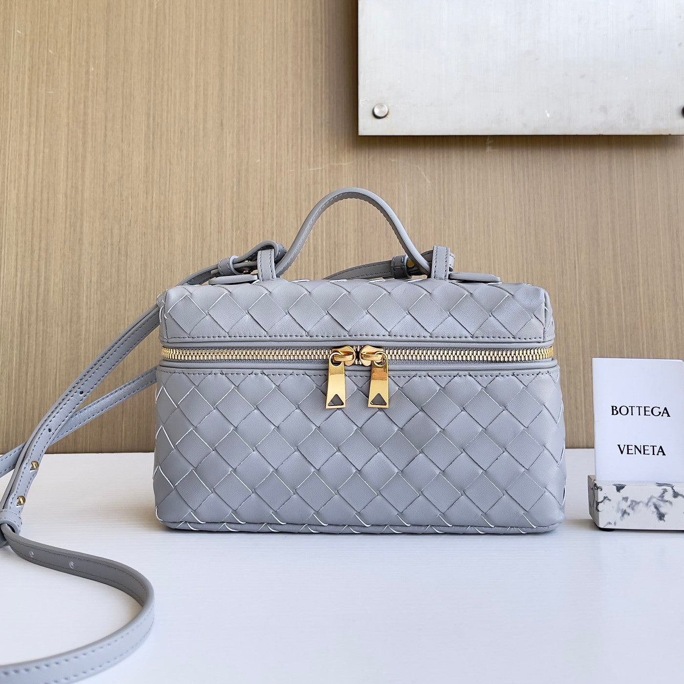 Bottega Veneta Bang Bang Women's Gold Accessories Zipper Closure Solid Color Calfskin Shoulder Crossbody Handbag Bag Bags #76533