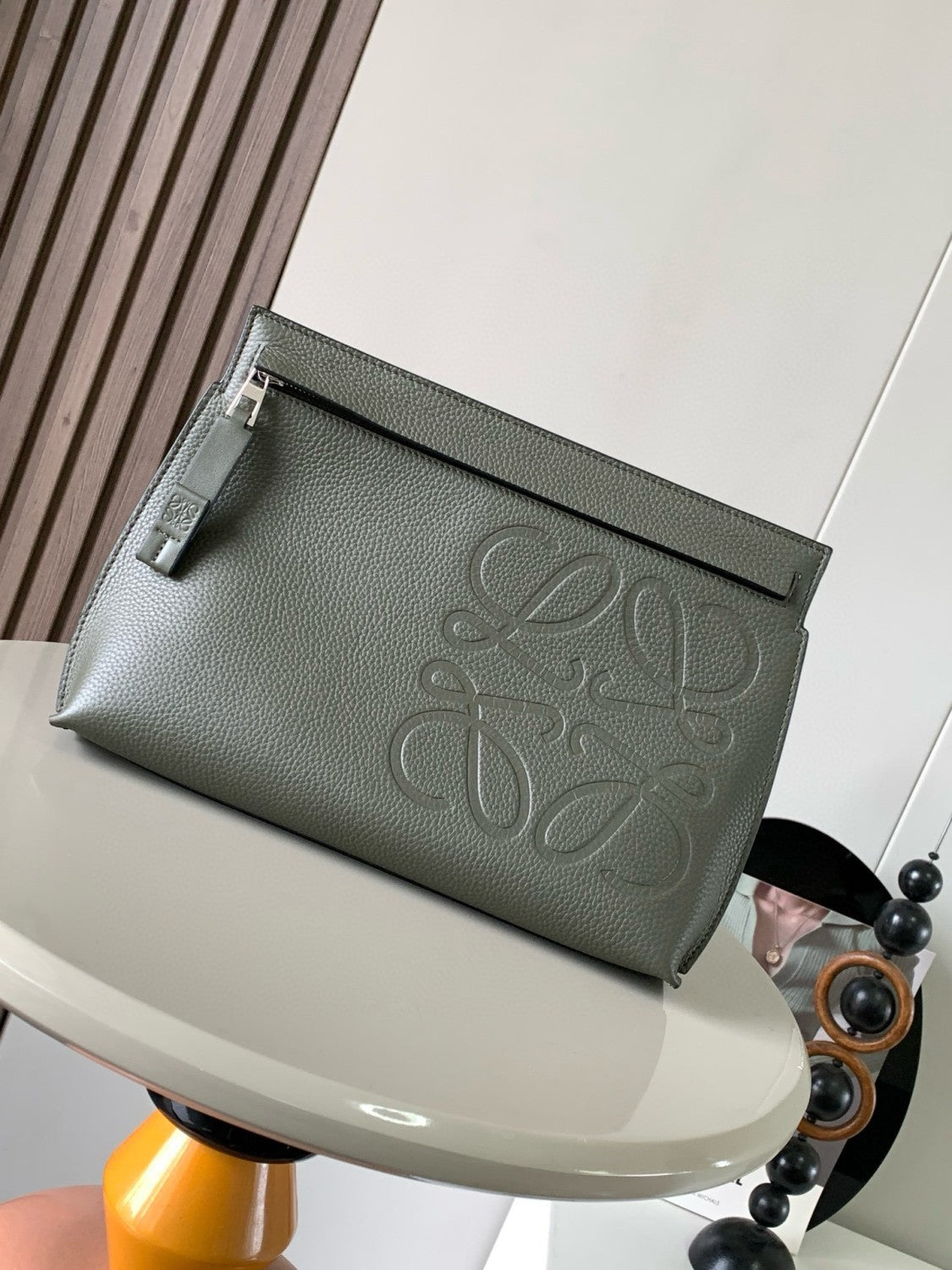 Loewe Grain Leather T Pouch Fashion Embossed Clutch Men's Understated Fashion Trendy Zipper Clutch Bags Bag #194730