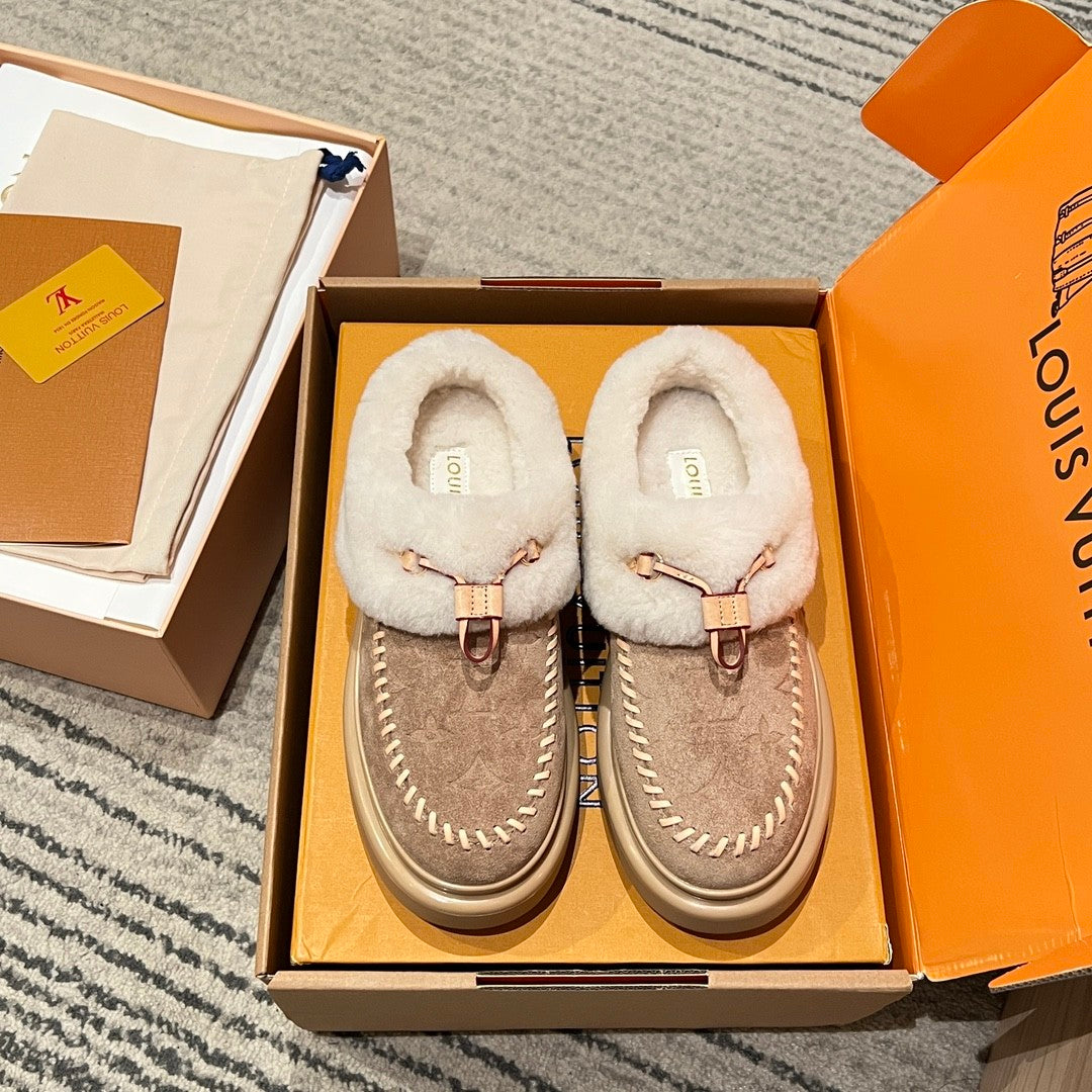 Louis Vuitton Women's SKI Cortina Closed Mule #333452