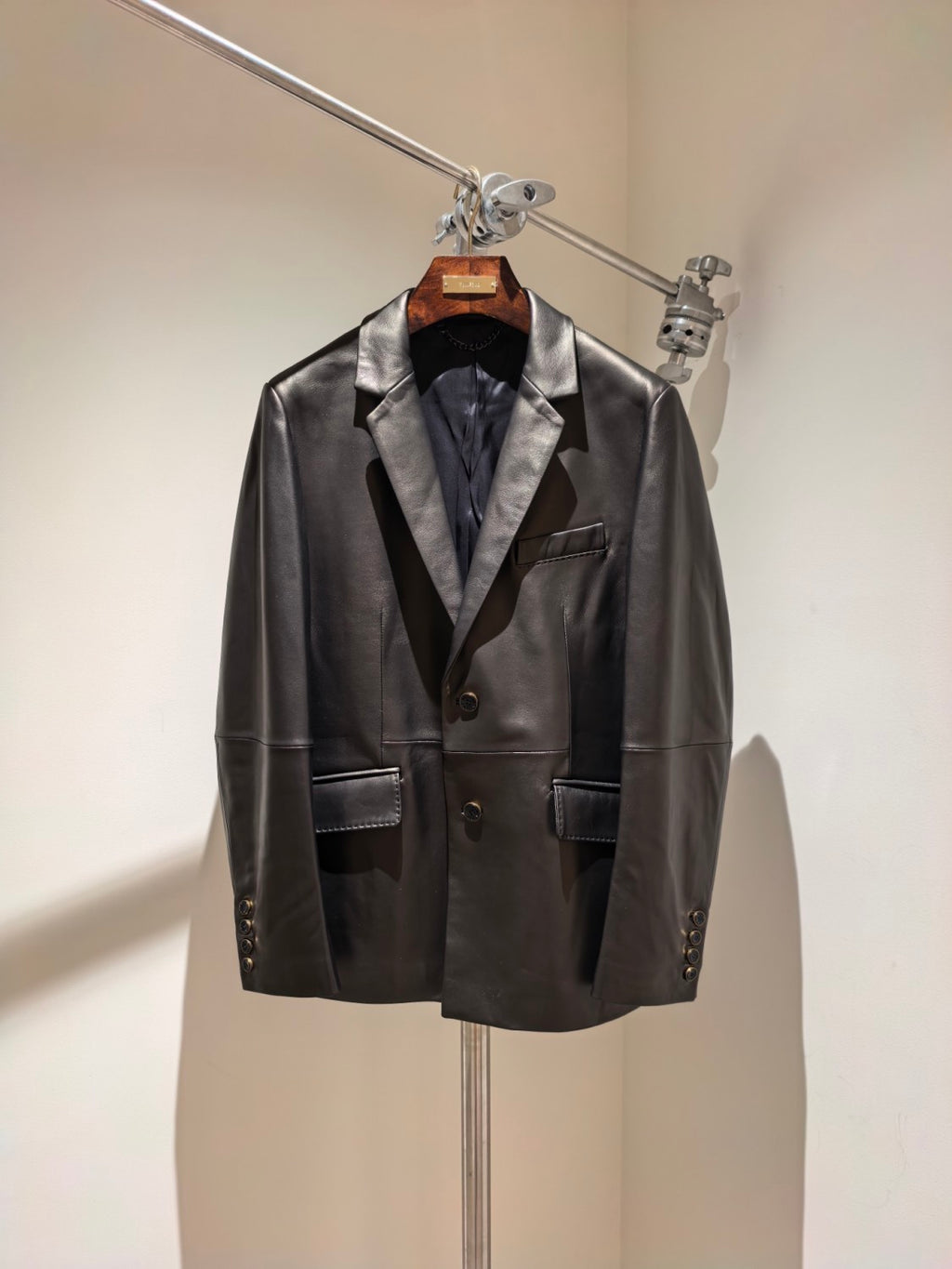 Louis Vuitton Men's Spring/Autumn Solid Color Single-Breasted V-Neck Leather Long-Sleeved Suit Jacket #77734