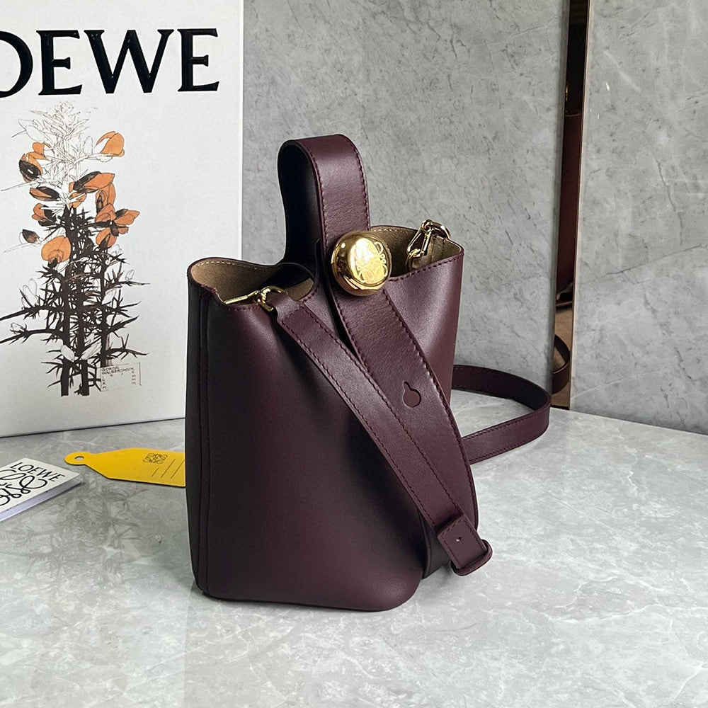 Loewe Mini Pebble Bucket In Smooth Calfskin Bags Stylish Casual Yet Luxurious And Elegant Crossbody Bag #196299