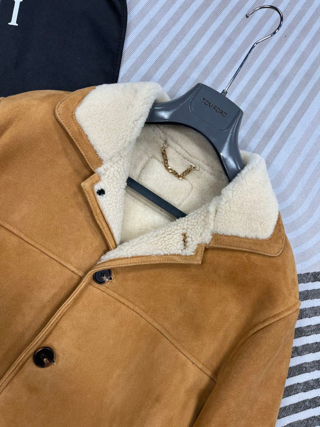 Gucci Men's And Women's Autumn And Winter Solid Color Suede Single Breasted Long Sleeved Wool Lined Jacket #74481