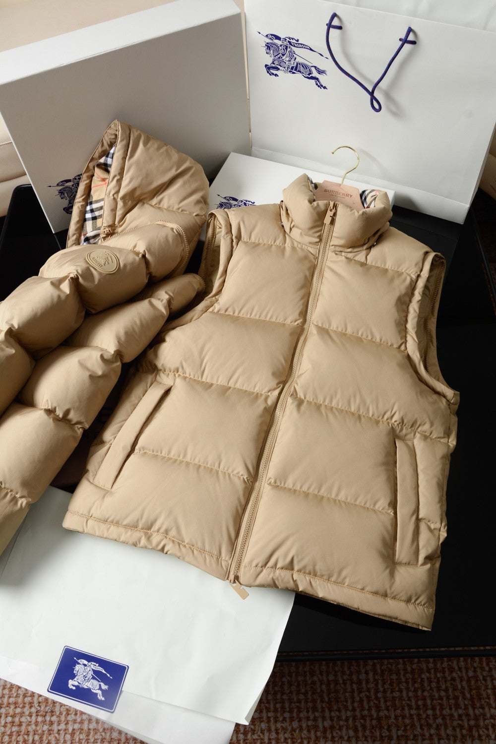 Burberry Detachable Sleeve Puffer Jacket in Flax Men's Nylon #335005