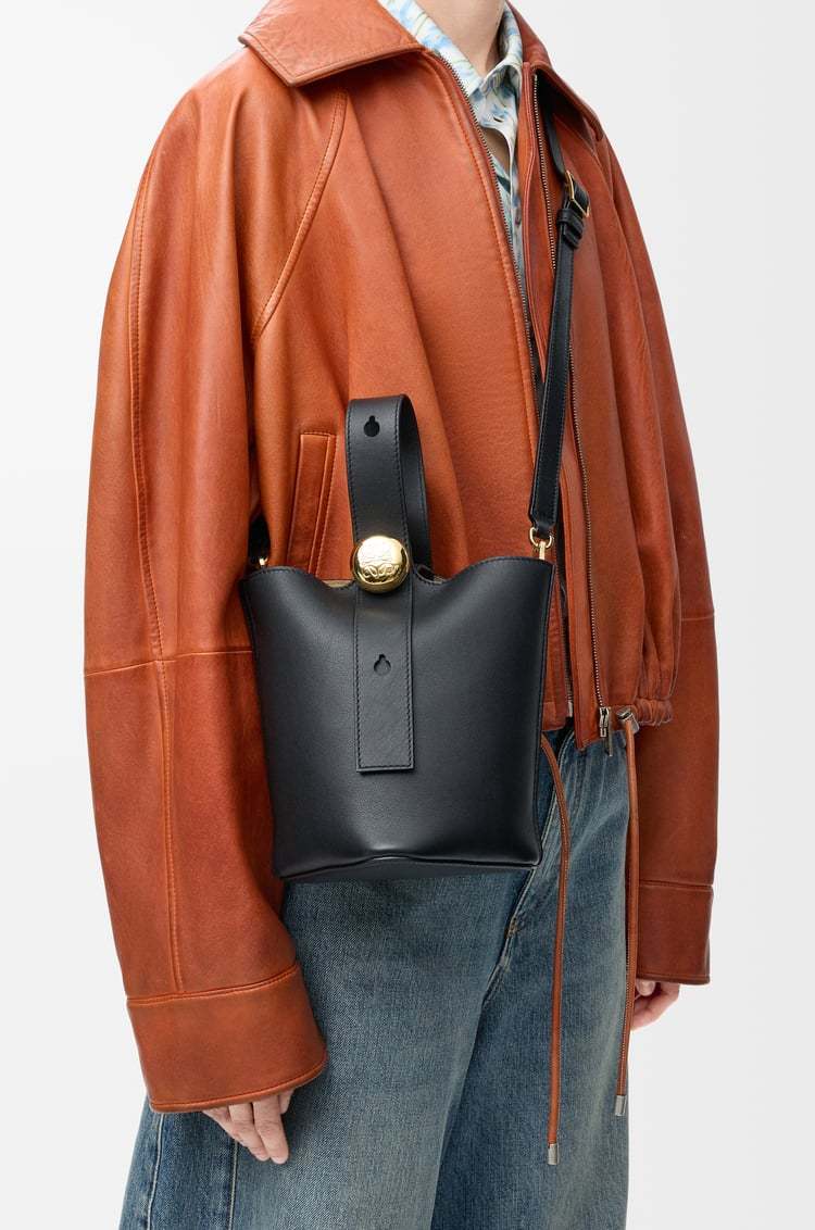 Loewe Mini Pebble Bucket In Smooth Calfskin Bags Stylish Casual Yet Luxurious And Elegant Crossbody Bag #196299