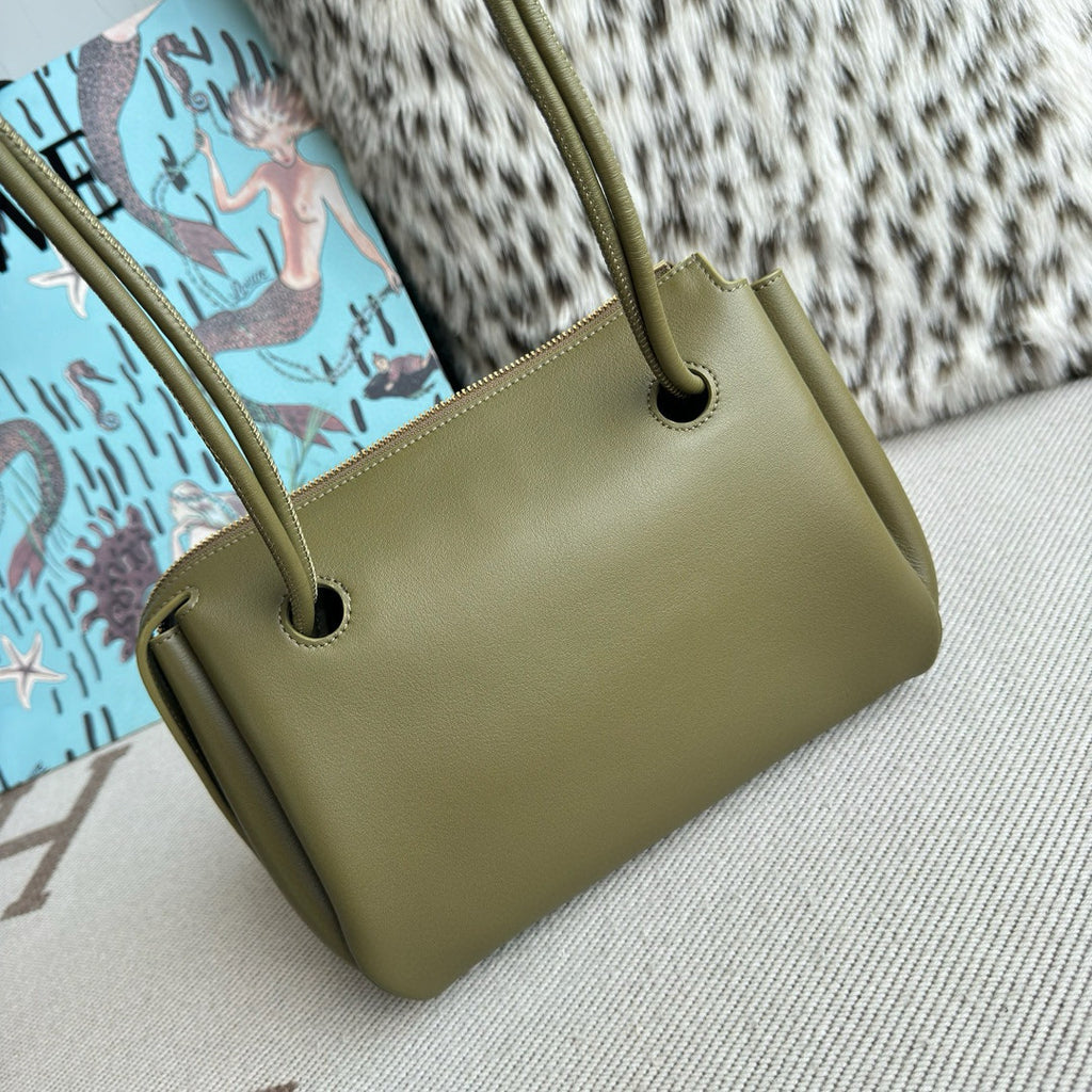 Loewe Madrid Women's Solid Color Letter Logo Gold Hardware Cowhide Handbag Shoulder Bag Bags #77356